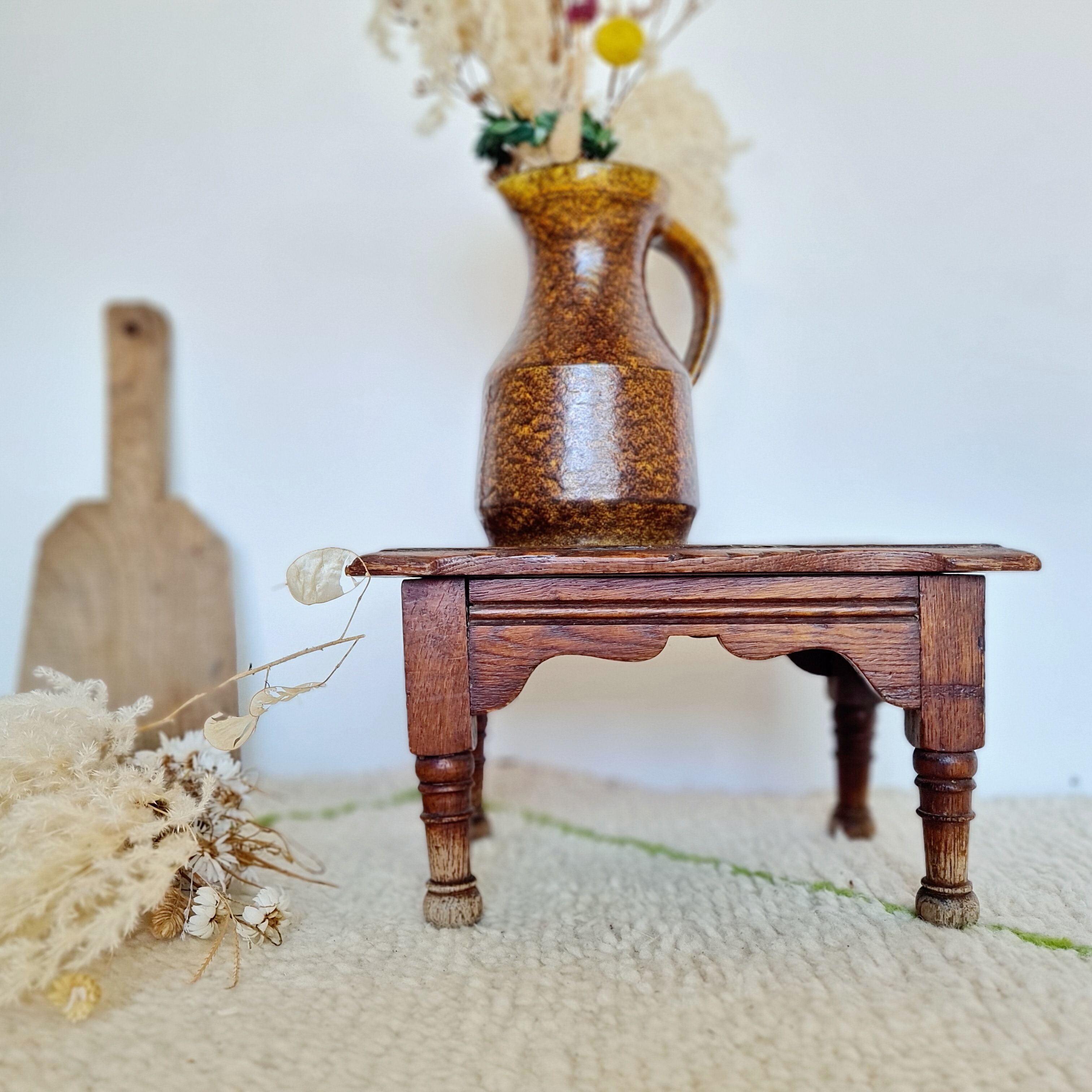 Antique stool bench carved Louvre stores