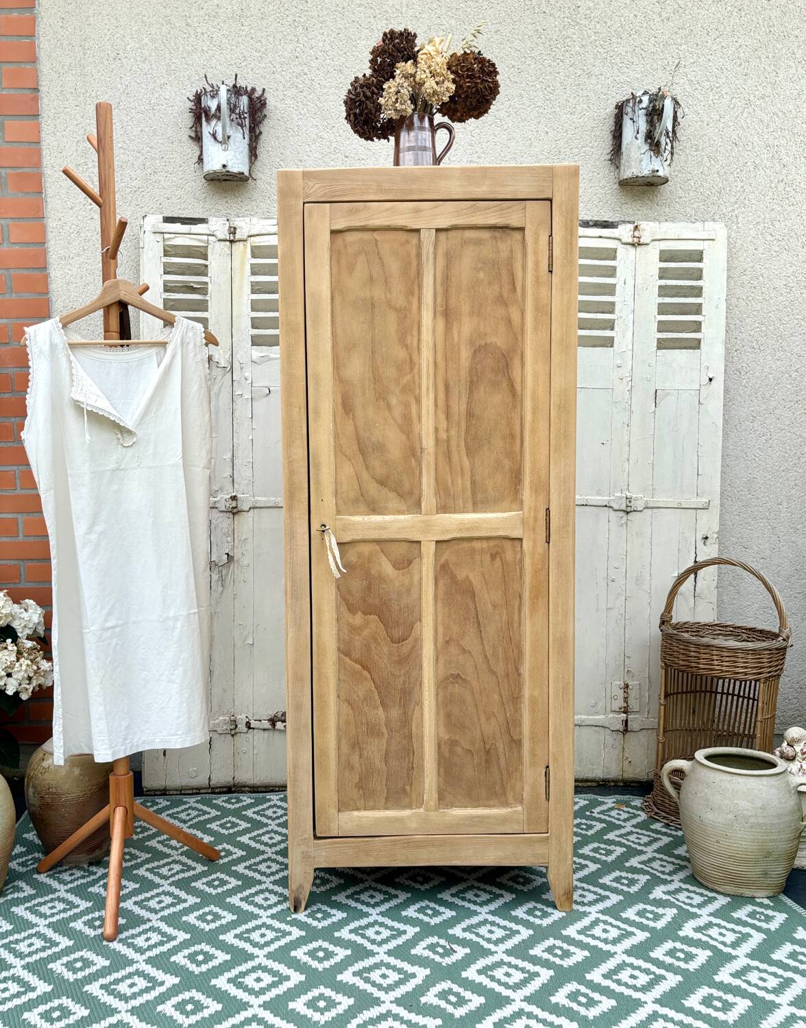 Small Parisian wardrobe