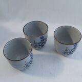 Tea set and 3 cups - floral motifs