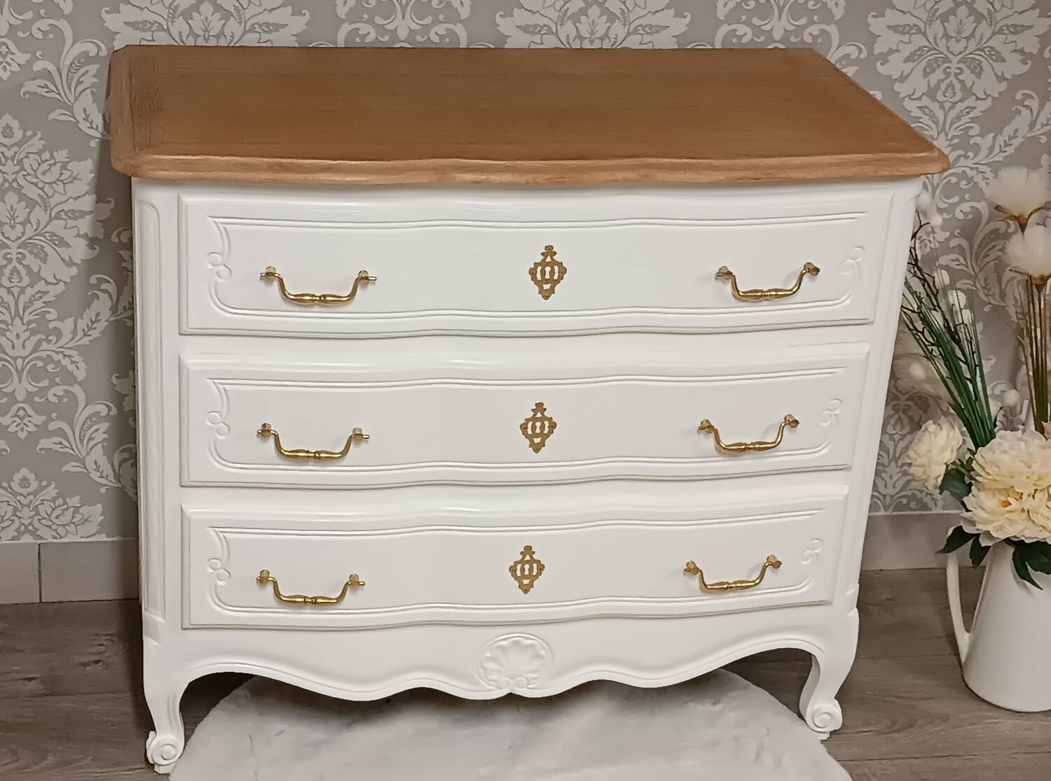 Commode arbalète de style Louis XV
