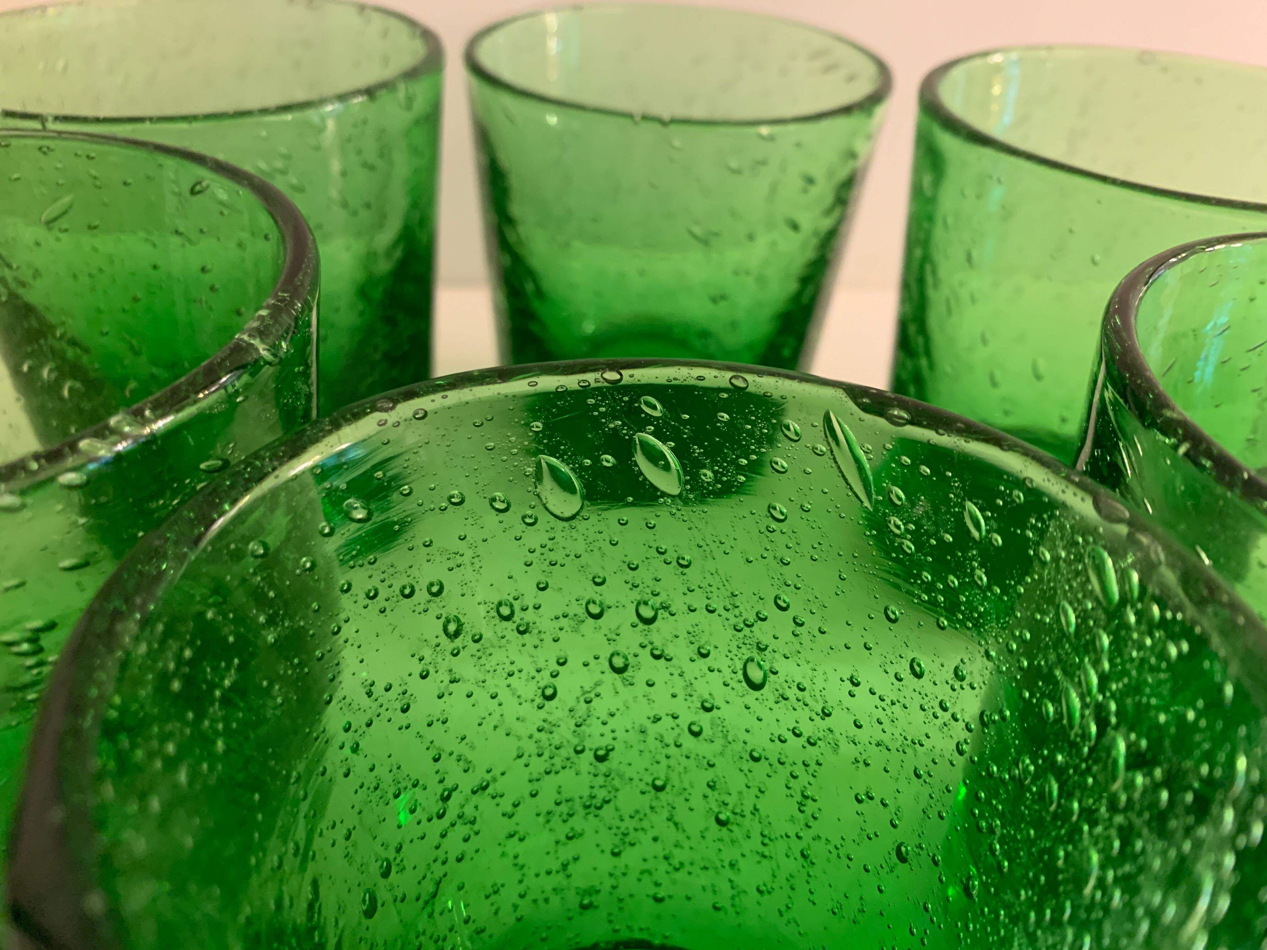 6 green whiskey glasses, bubbles and Biot soufflés