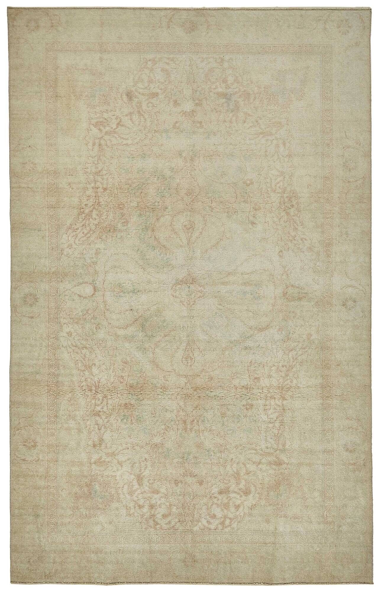 Turkish Vintage Anatolian Rug 136 cm x 210 cm