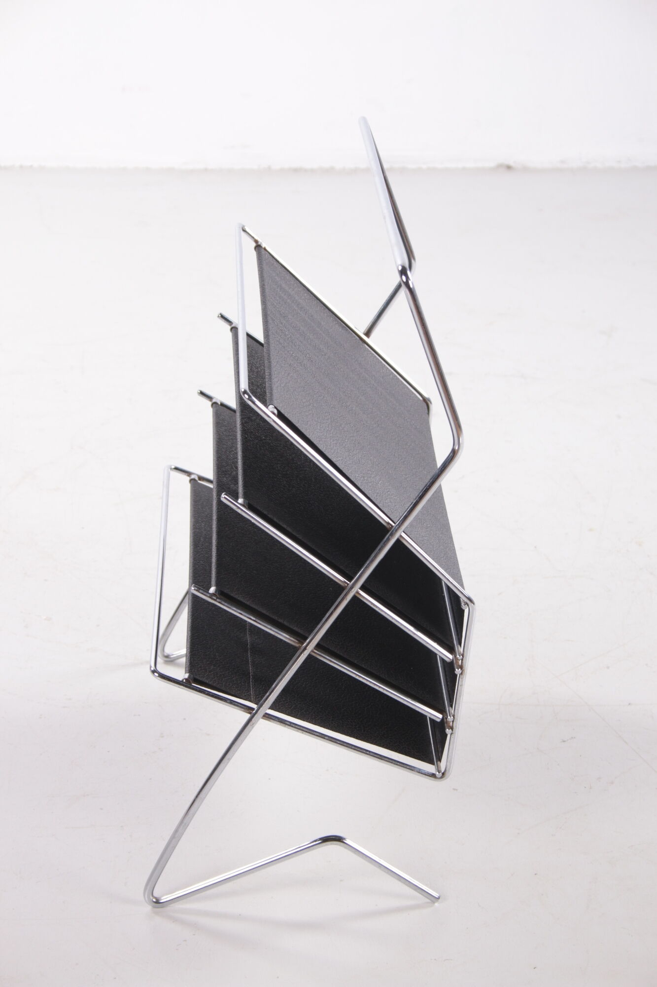 1960s Vintage Voss German Metal and Vinyl Magazine Rack