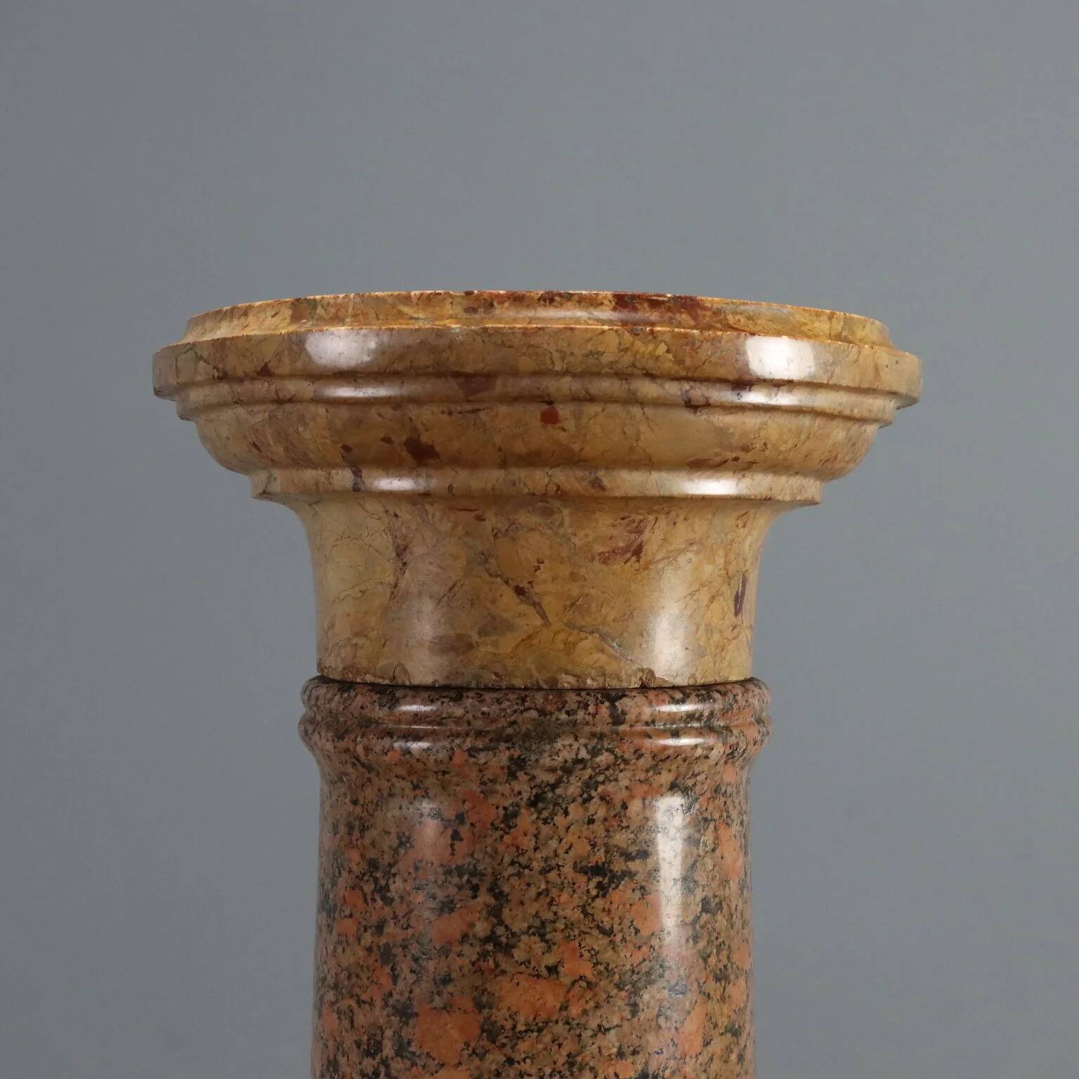 Paire de colonnes en marbre breccia et granit - Italie XIXe siècle