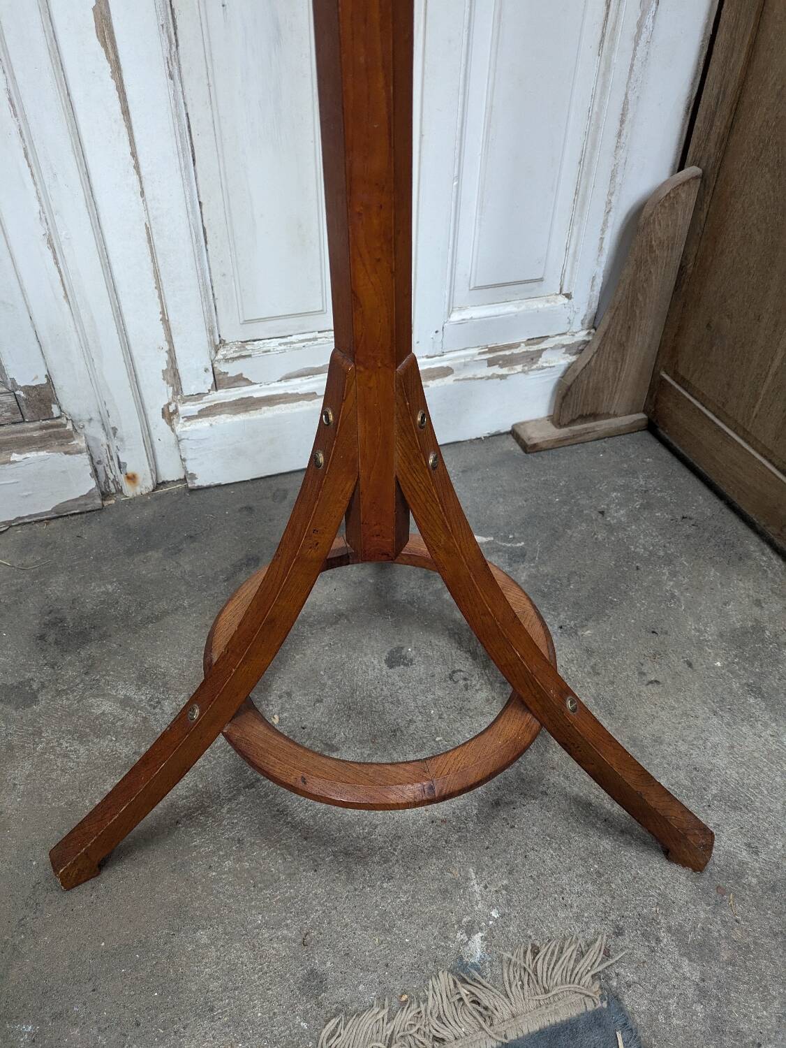 Oak coat rack