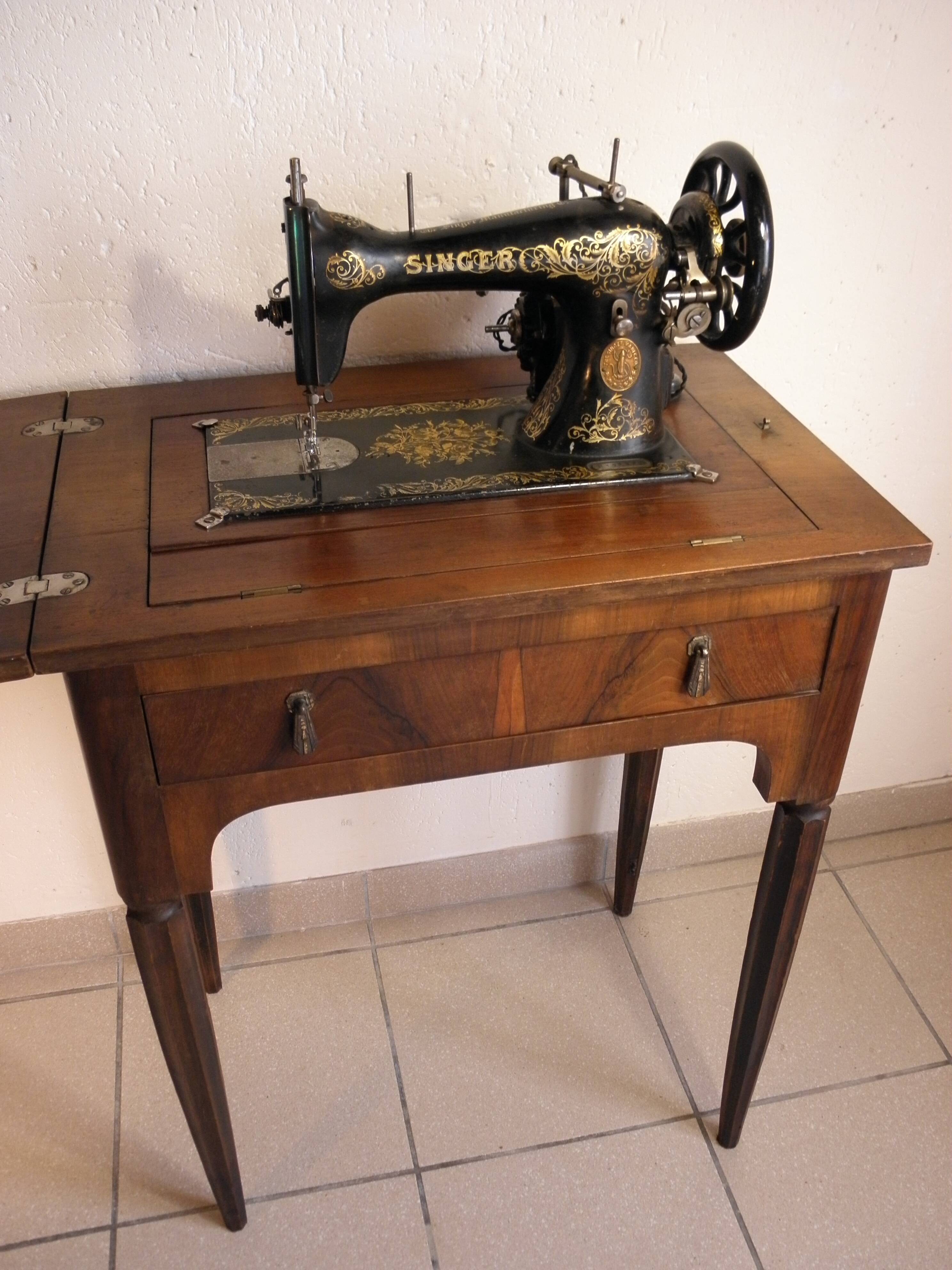 Meuble console Art Déco de machine Singer