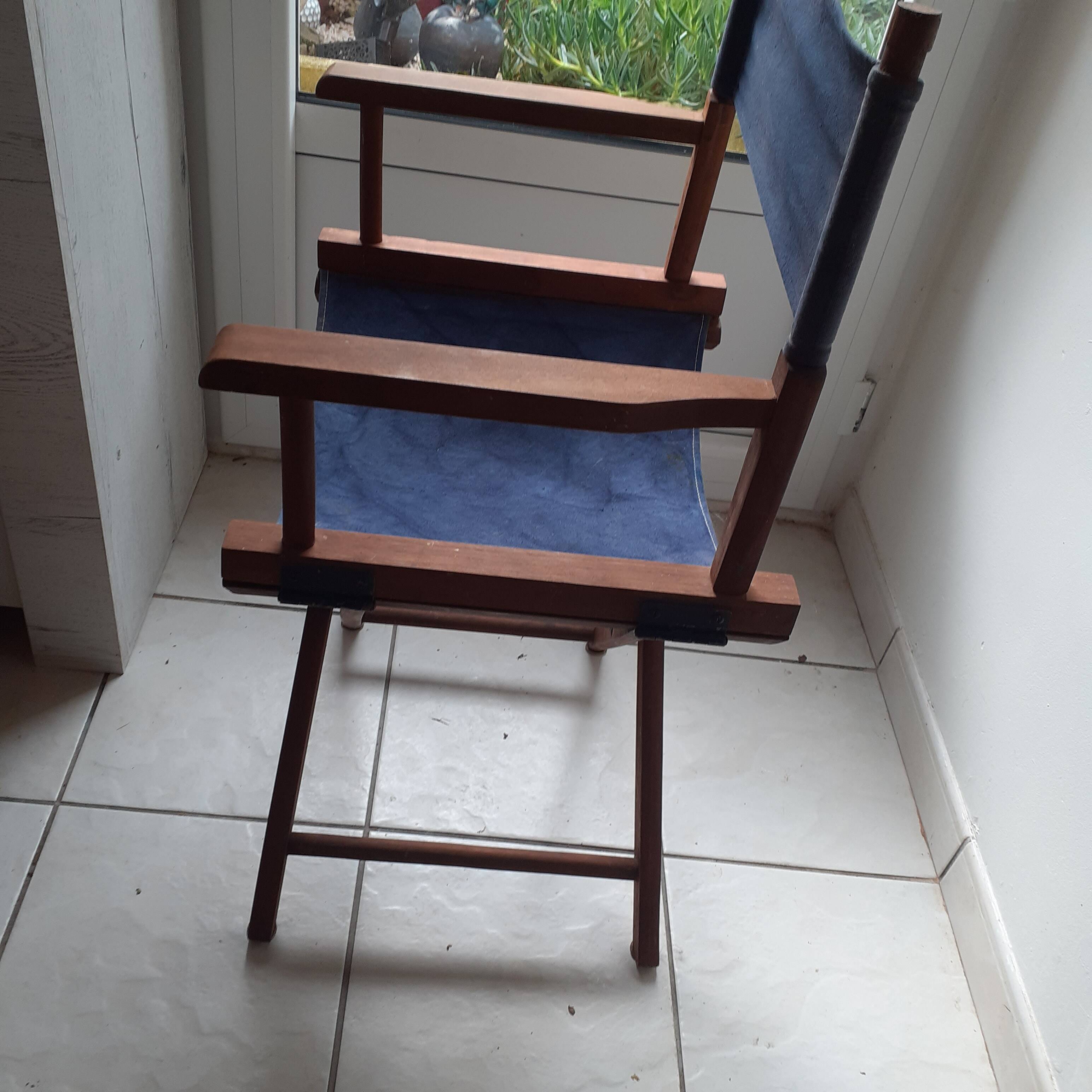 2 old director’s armchairs.