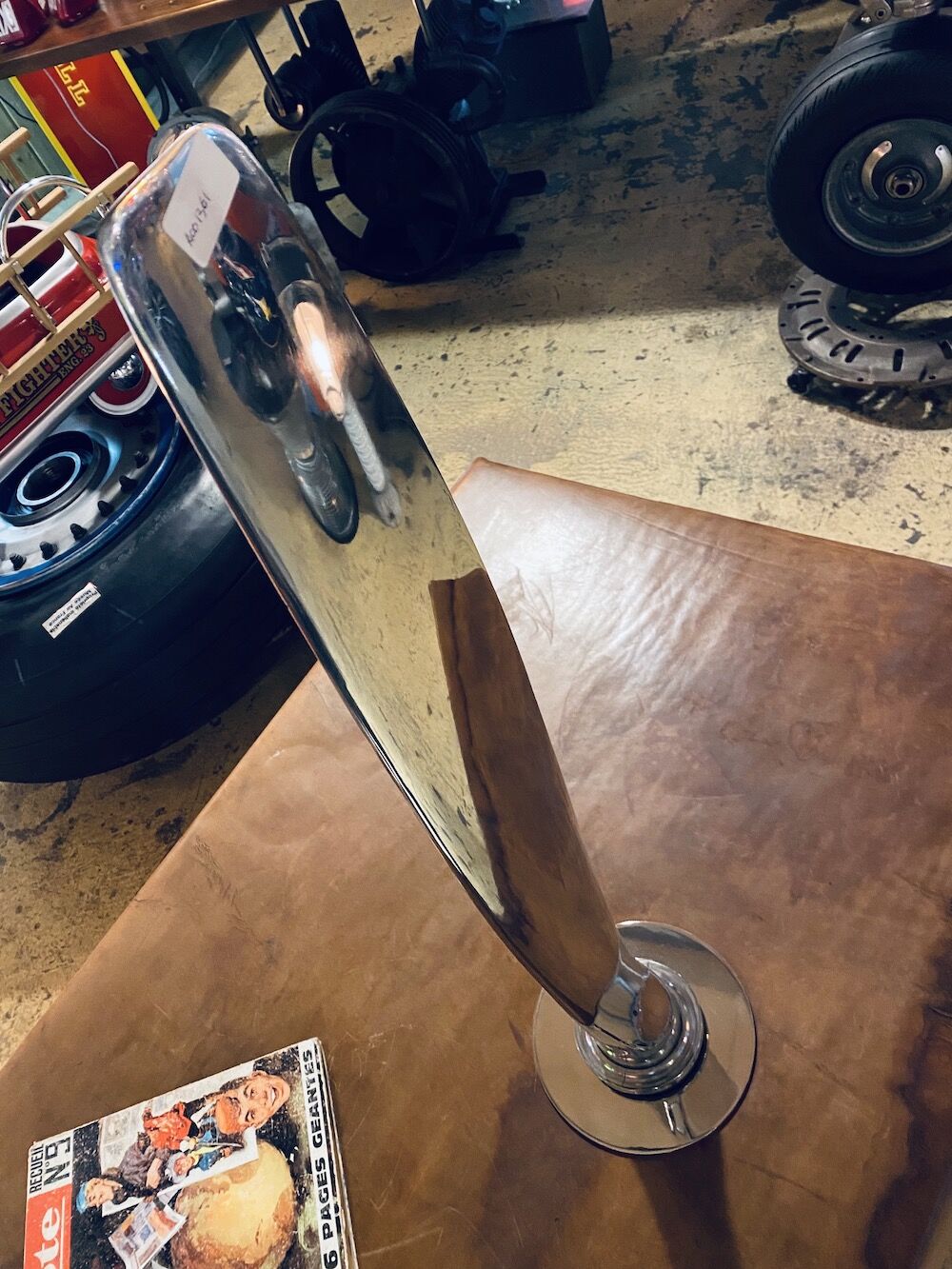 Pale d'hélice d'avion sur socle