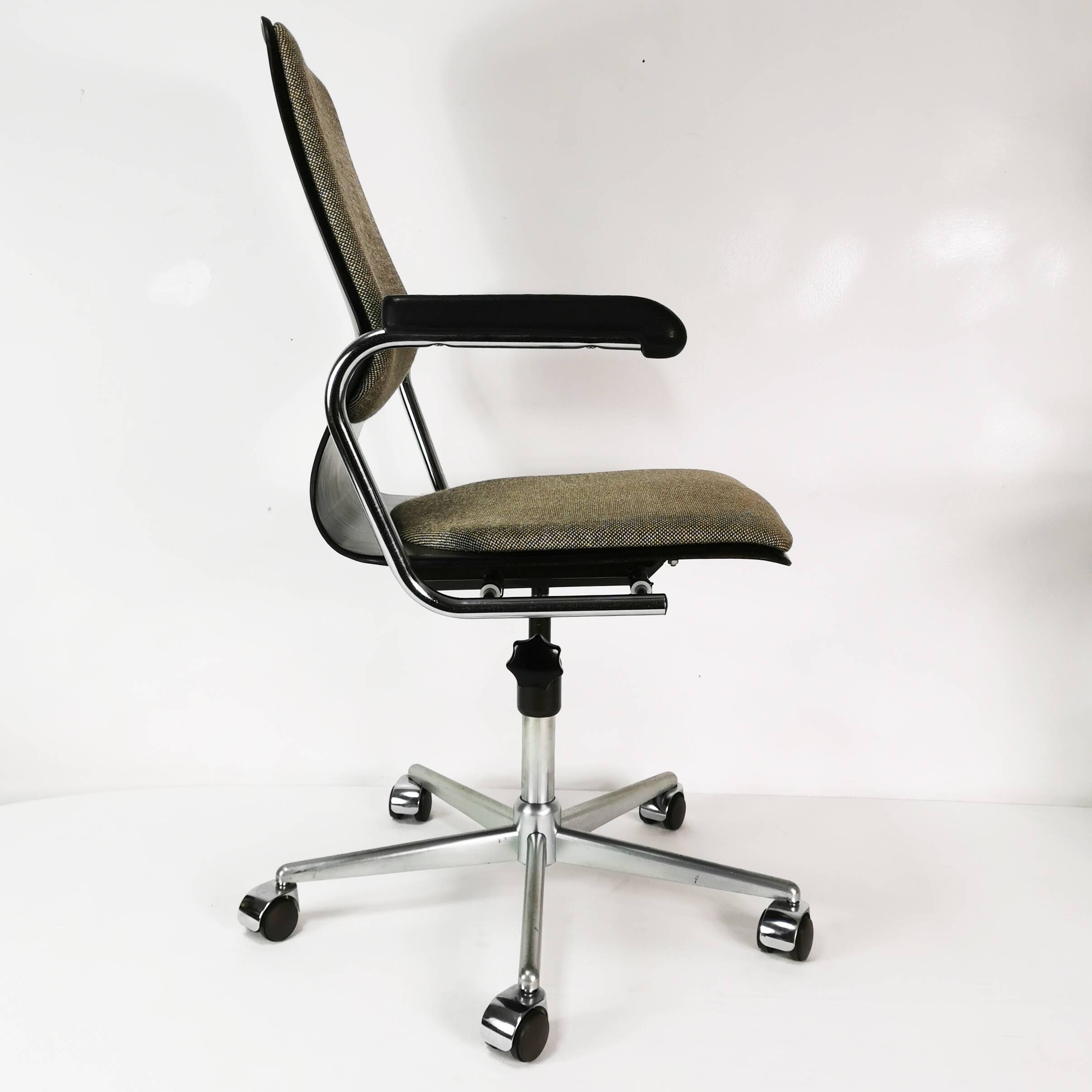 Modernist office chair, Bund-Pagholz, Germany, 1970s.