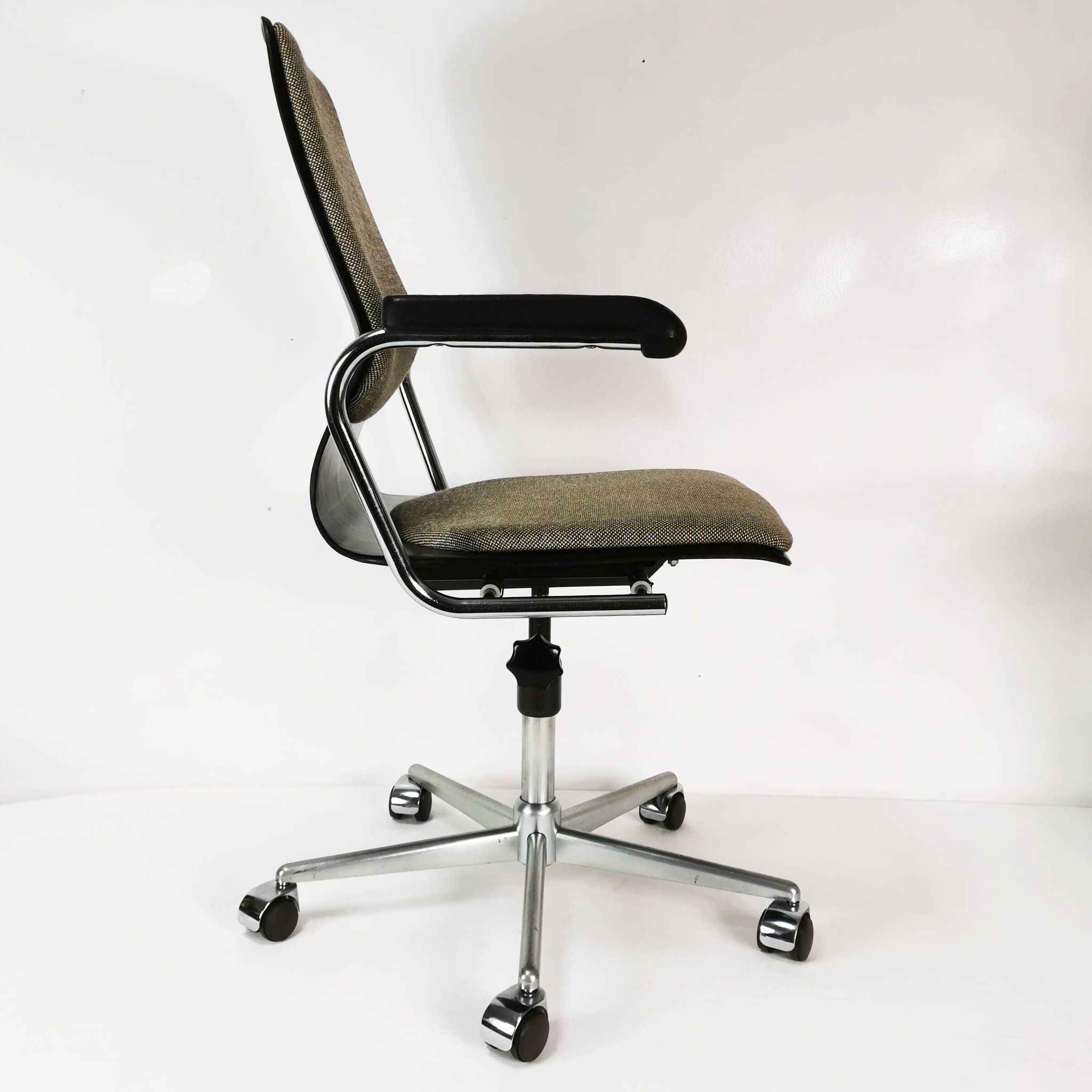 Modernist office chair, Bund-Pagholz, Germany, 1970s.