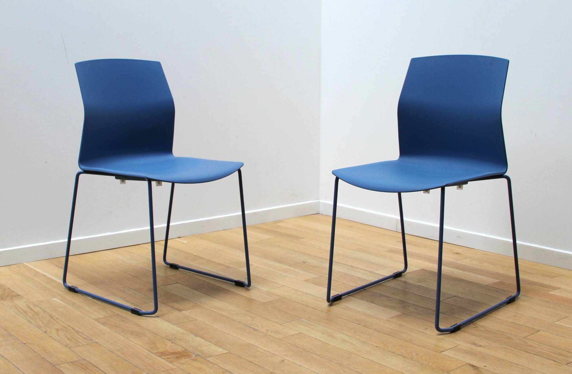 Kabi Wire visitor chair, Akaba