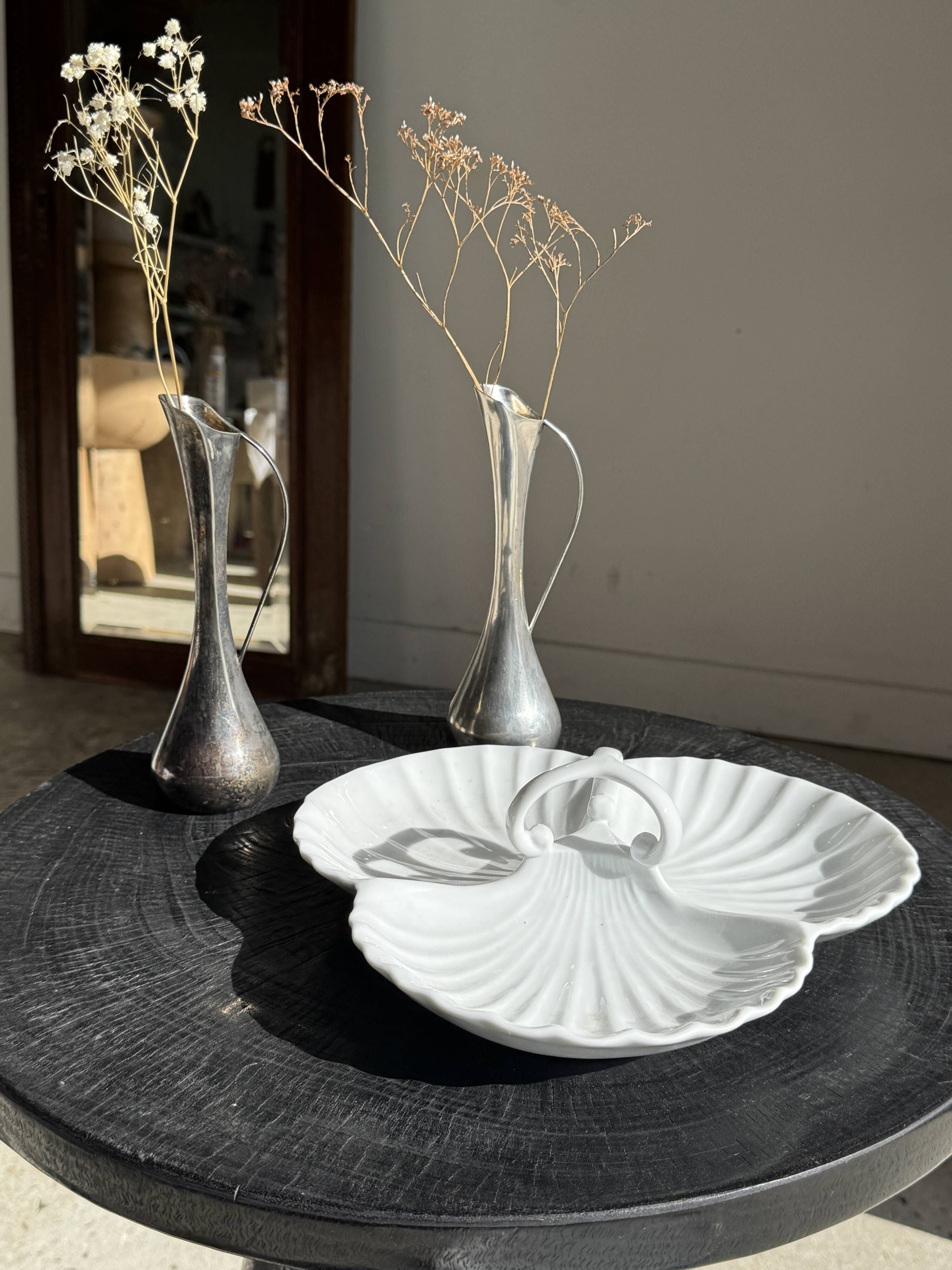 Vintage silver-plated soliflore vase in the shape of a ewer with a slender handle.