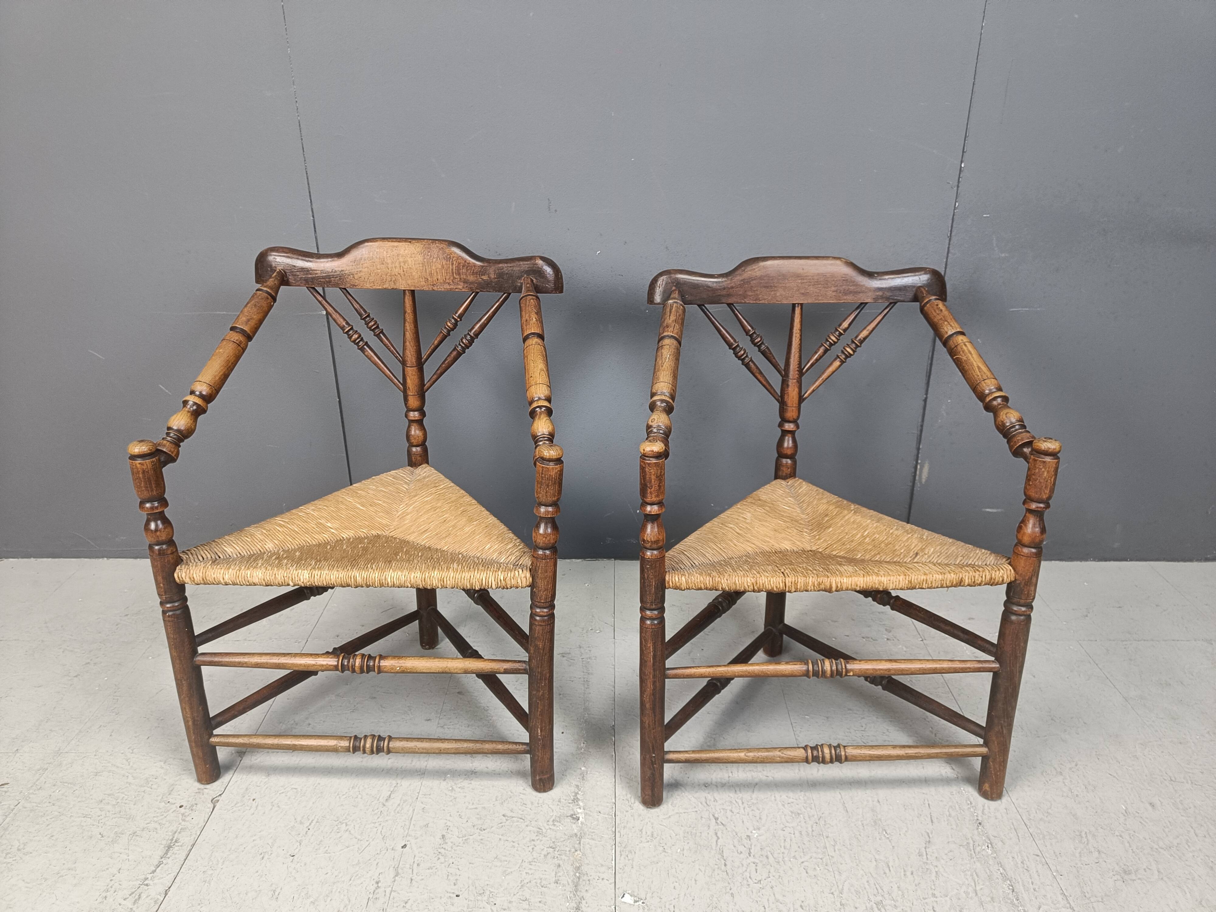 Paire de chaises d'angle hollandaises anciennes, années 1920