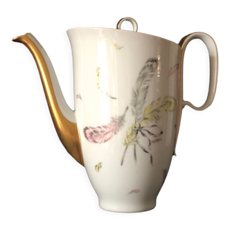 Old teapot porcelain feather décor