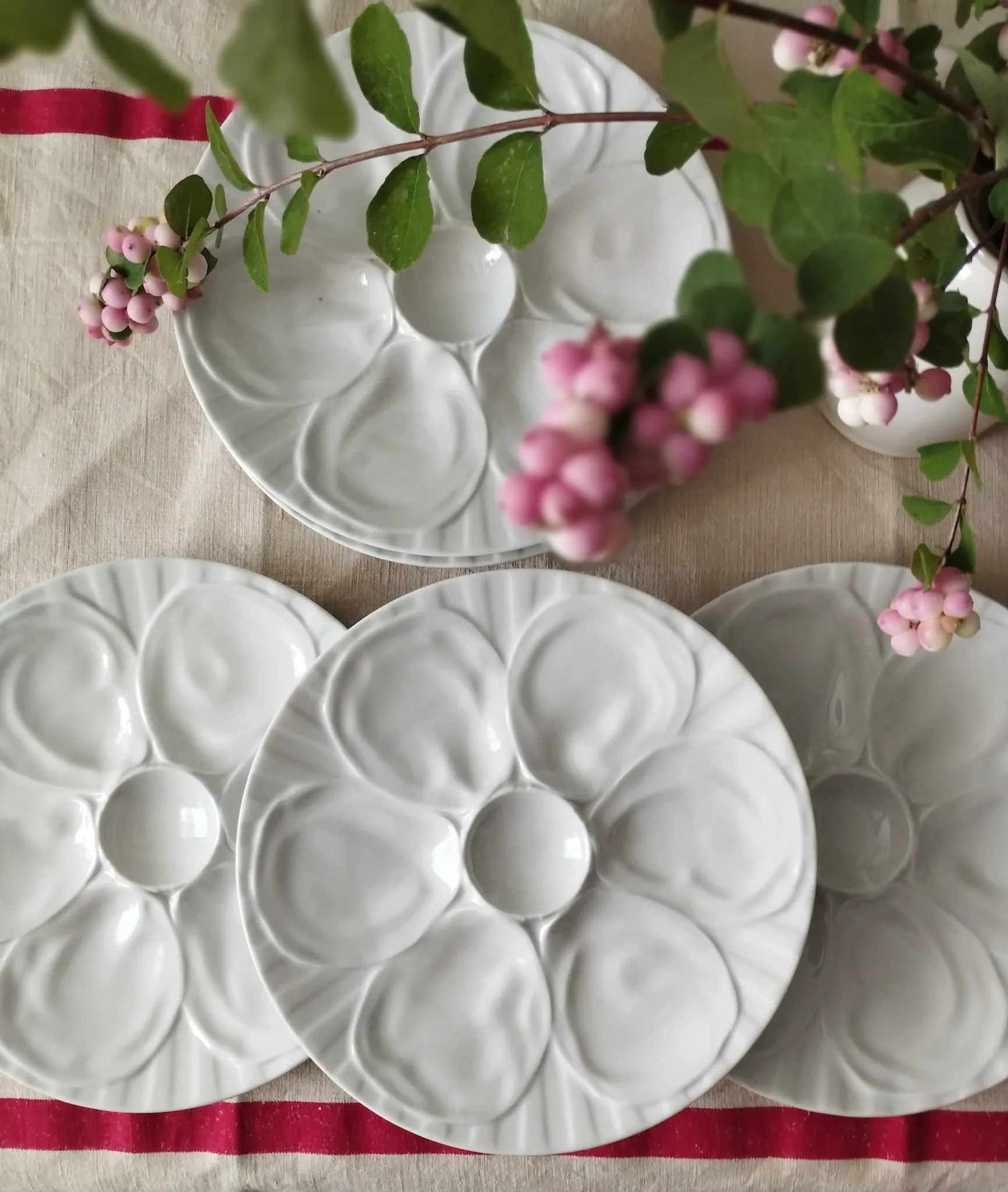 Set of 6 oyster plates in porcelain by Pillivuyt.