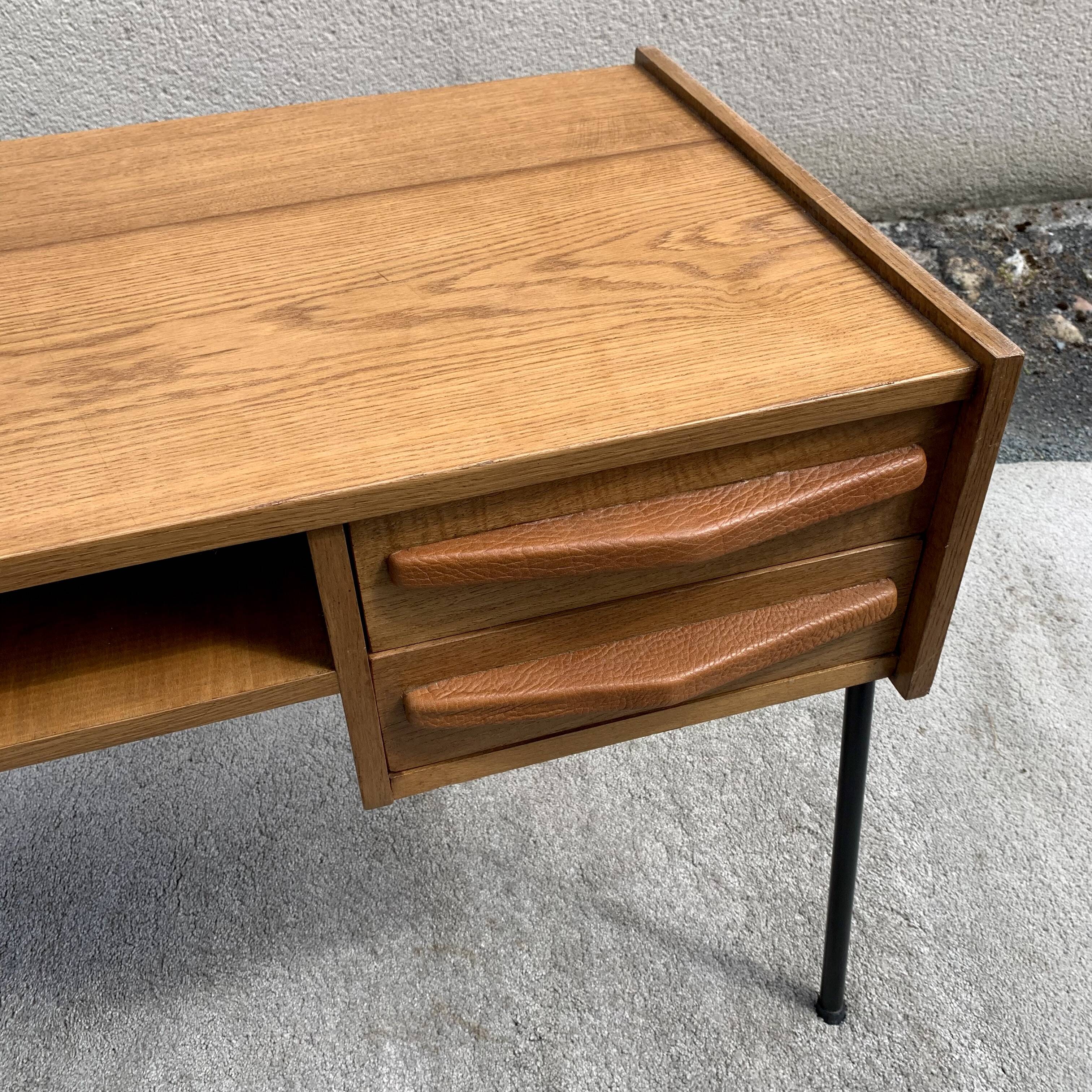2-drawer, 1-compartment desk from 1950