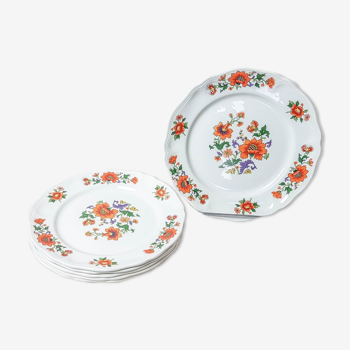 Lot of flat plates in flower-plated earthenware