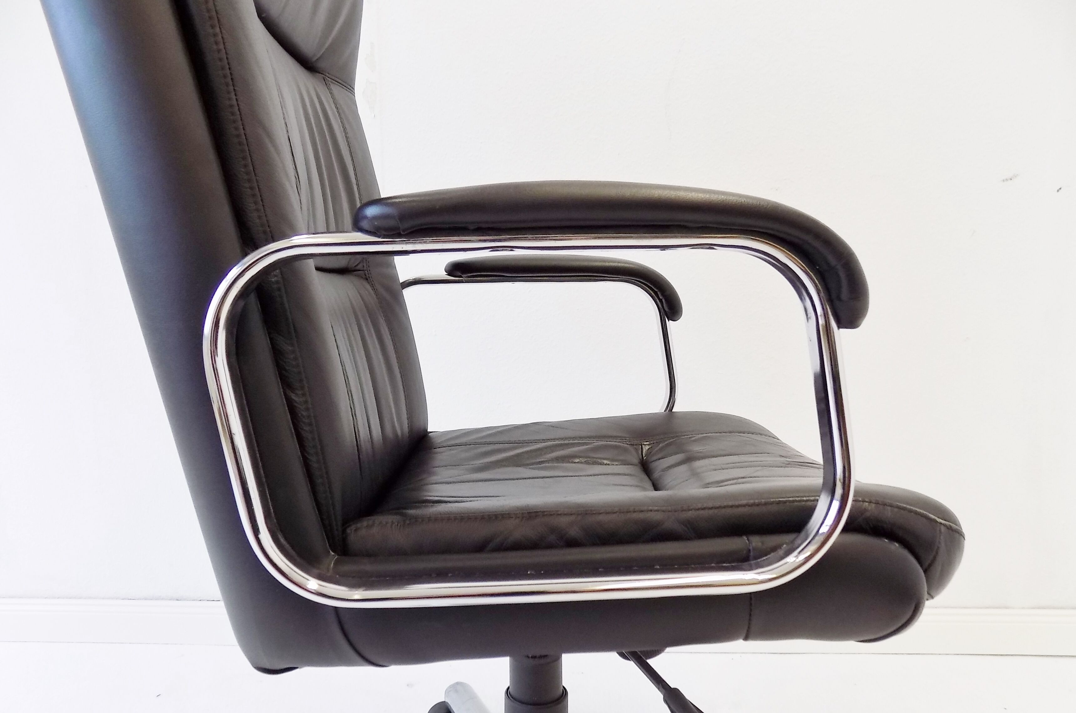 German office armchair black leather 70s