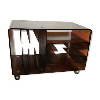 Table meuble sur roulettes Michel Dumas en plexiglas Fumé années 70 meuble bas