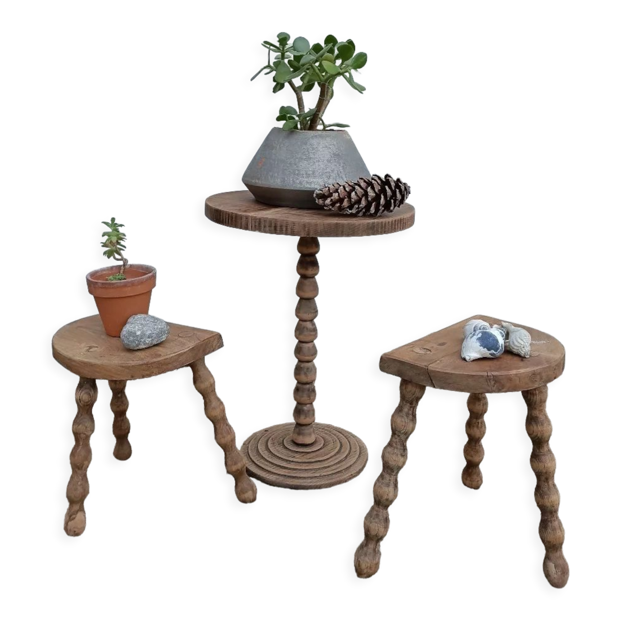 Peestal table and 2 tripod stools