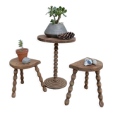 Peestal table and 2 tripod stools