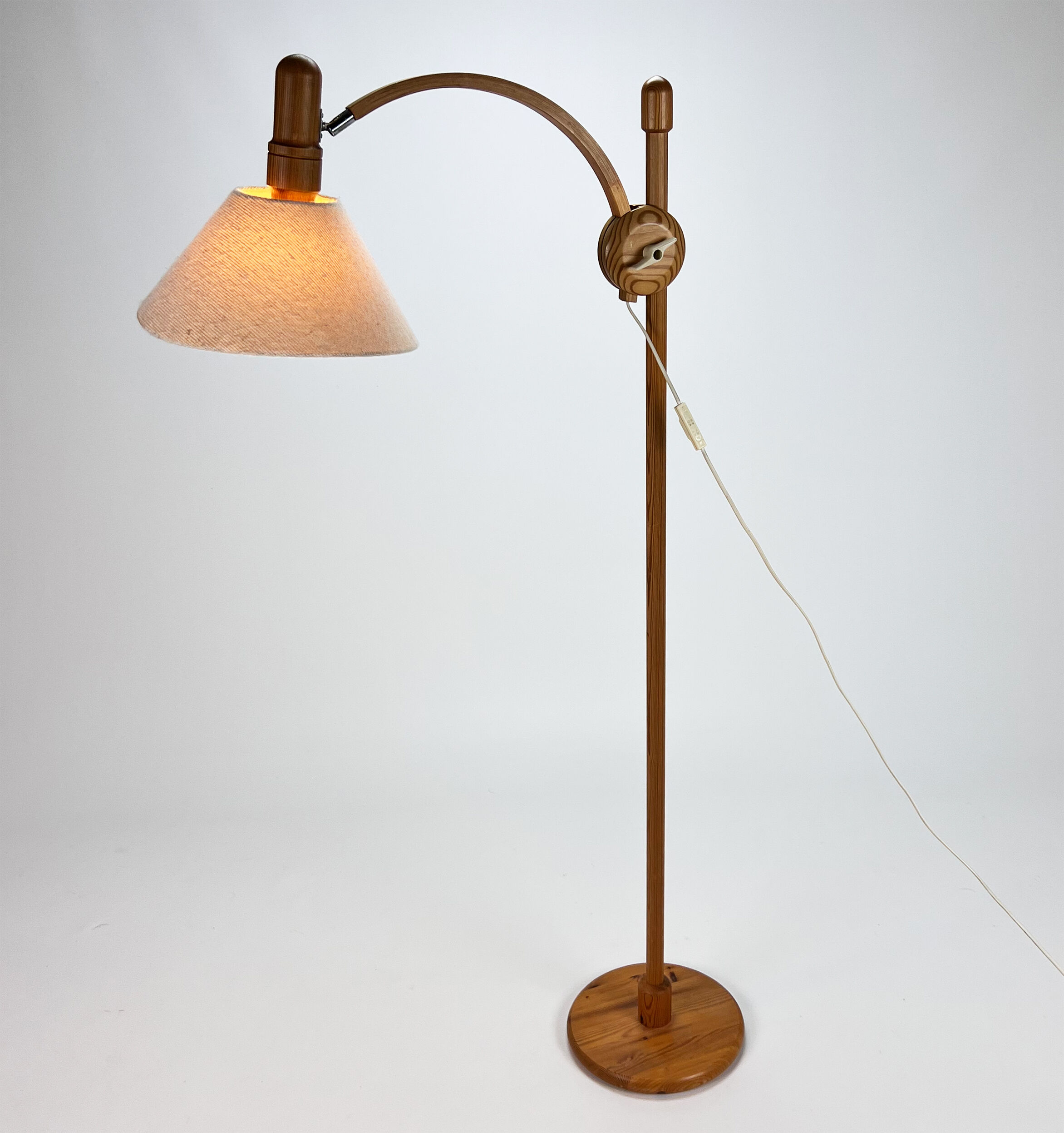 Adjustable pinewood floorlamp, 1970s