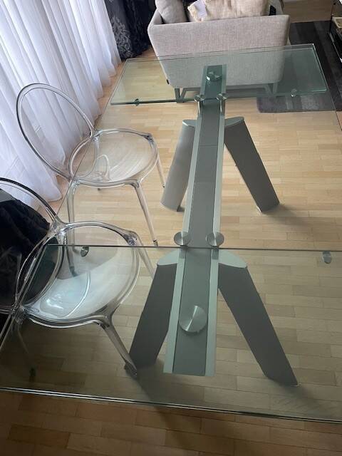 Roche Bobois dining table in glass, model Chronos, extendable.