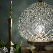 Lampe à poser globe vintage en verre moulé pointes de diamant