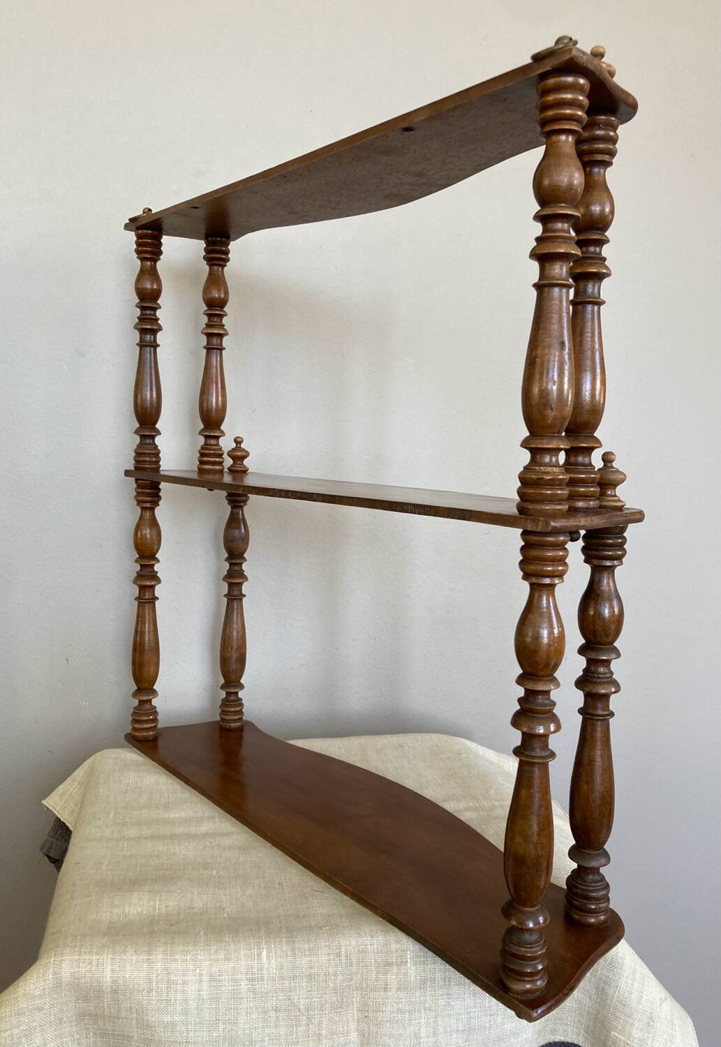 Étagère murale Napoleon III en Noyer époque XIXe