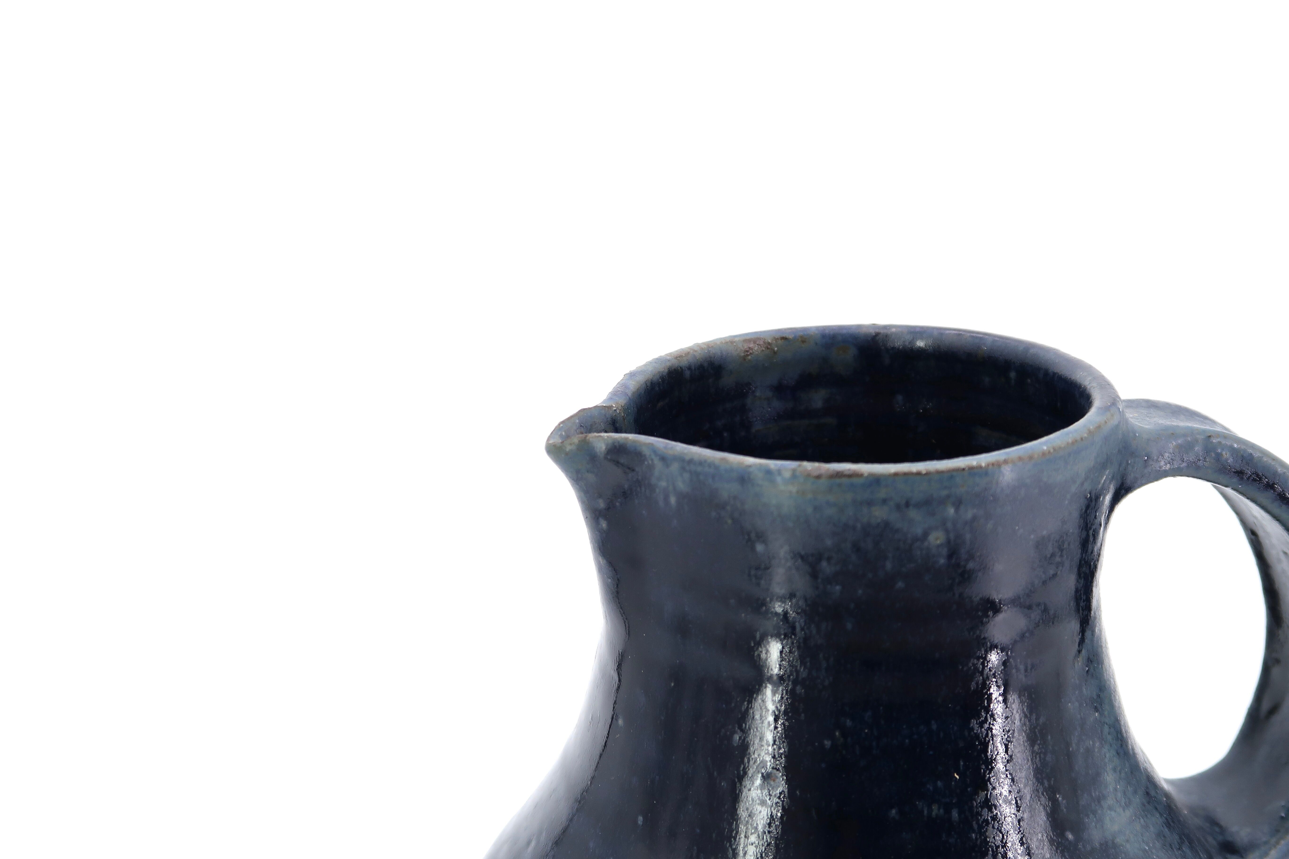Midnight blue pitcher in sandstone by Jeanne and Norbert Pierlot