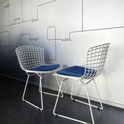 Pair of dining chairs 420 by Harry Bertoia for Knoll International, 1970s.