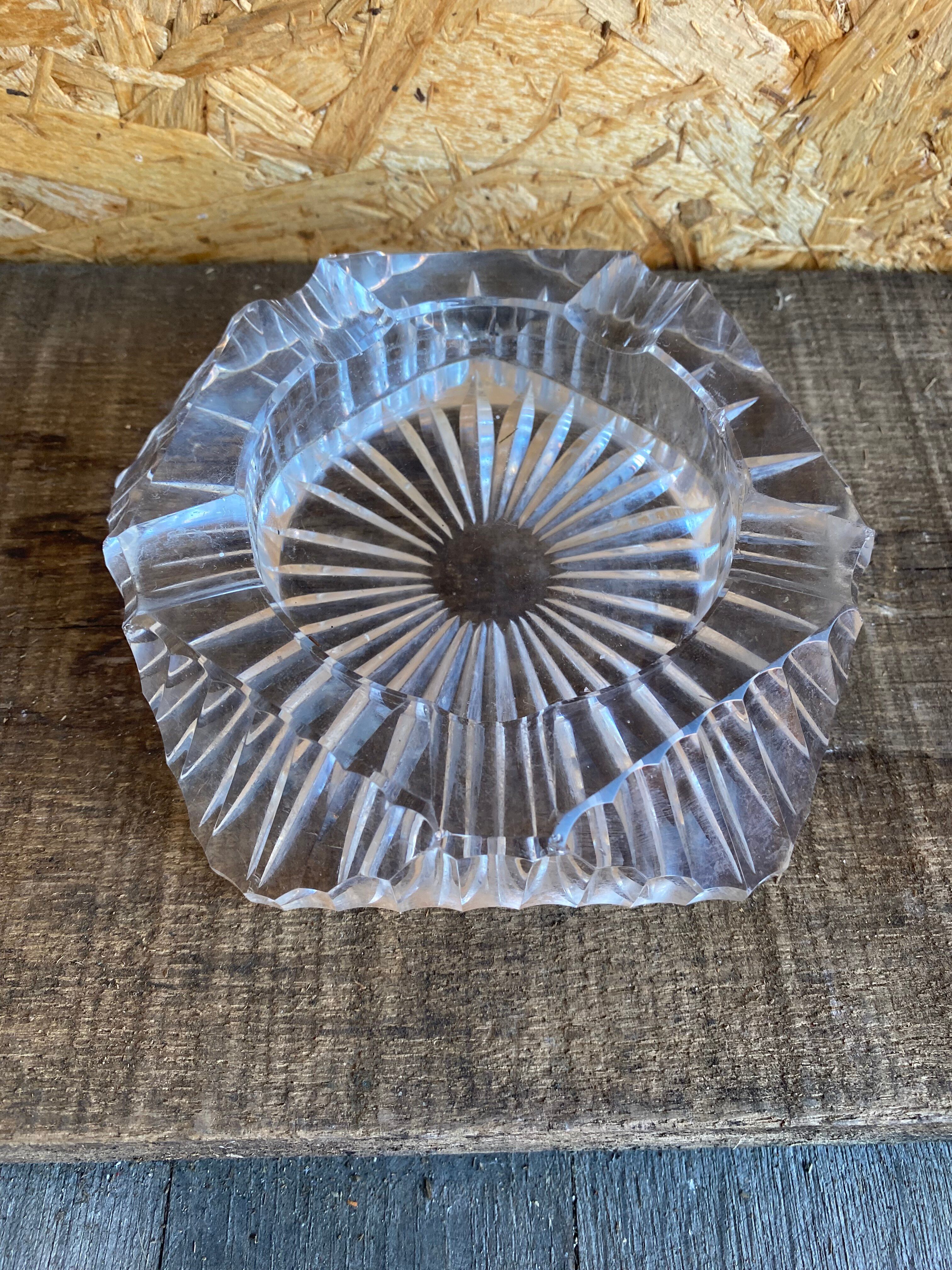 Vintage Star-Designed Glass Ashtray Pocket Bowl #D981