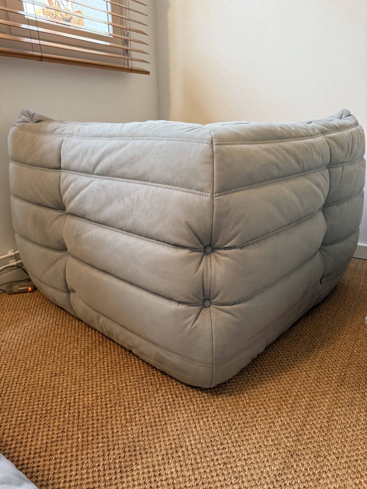 Un canapé d’angle ligne roset modèle togo2 fois 2 places + fauteuil d’angle