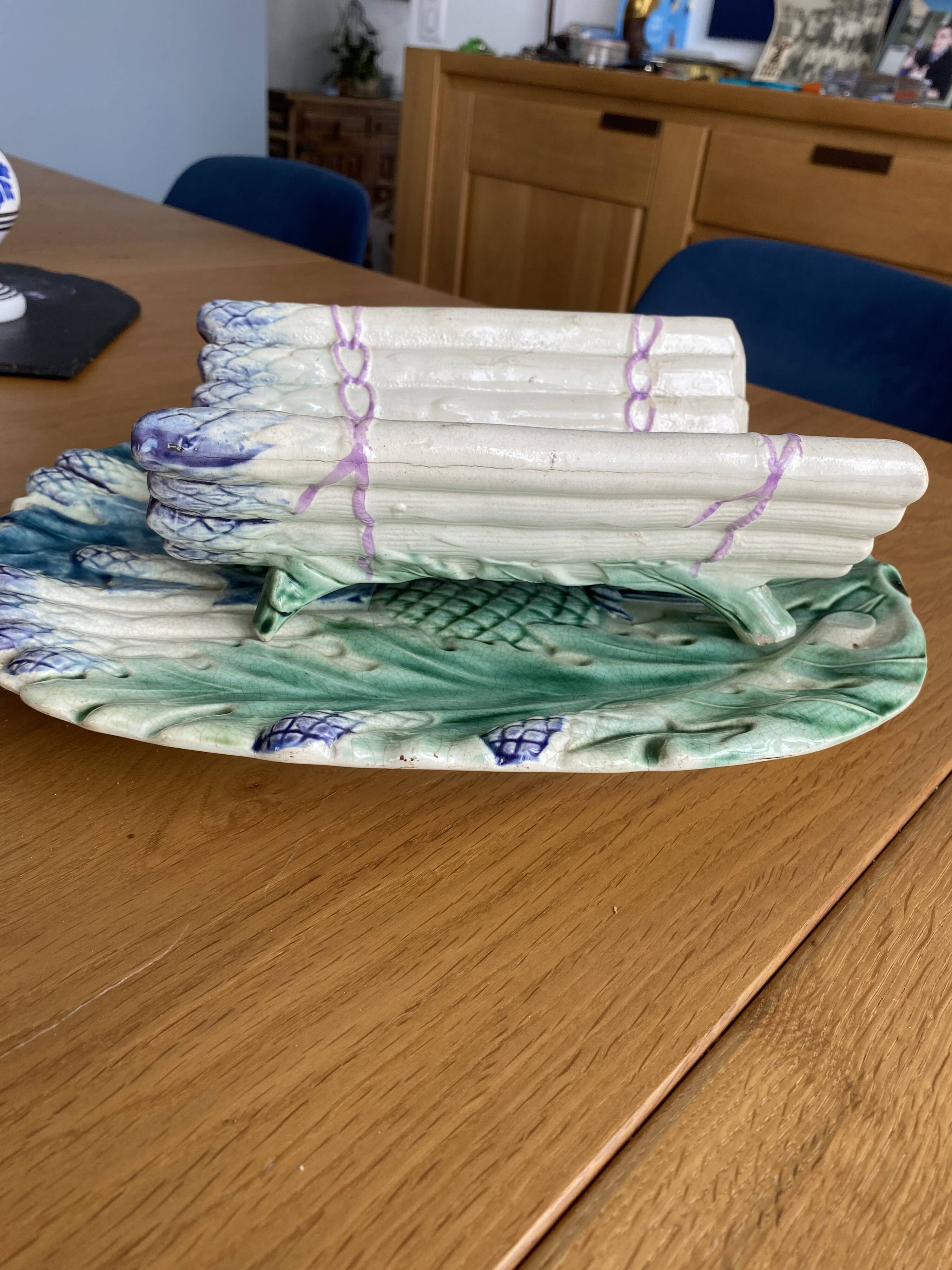 Asparagus dish with drainer