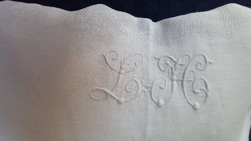 Tablecloth in very fine cotton, light ivory, 2 monograms LH.