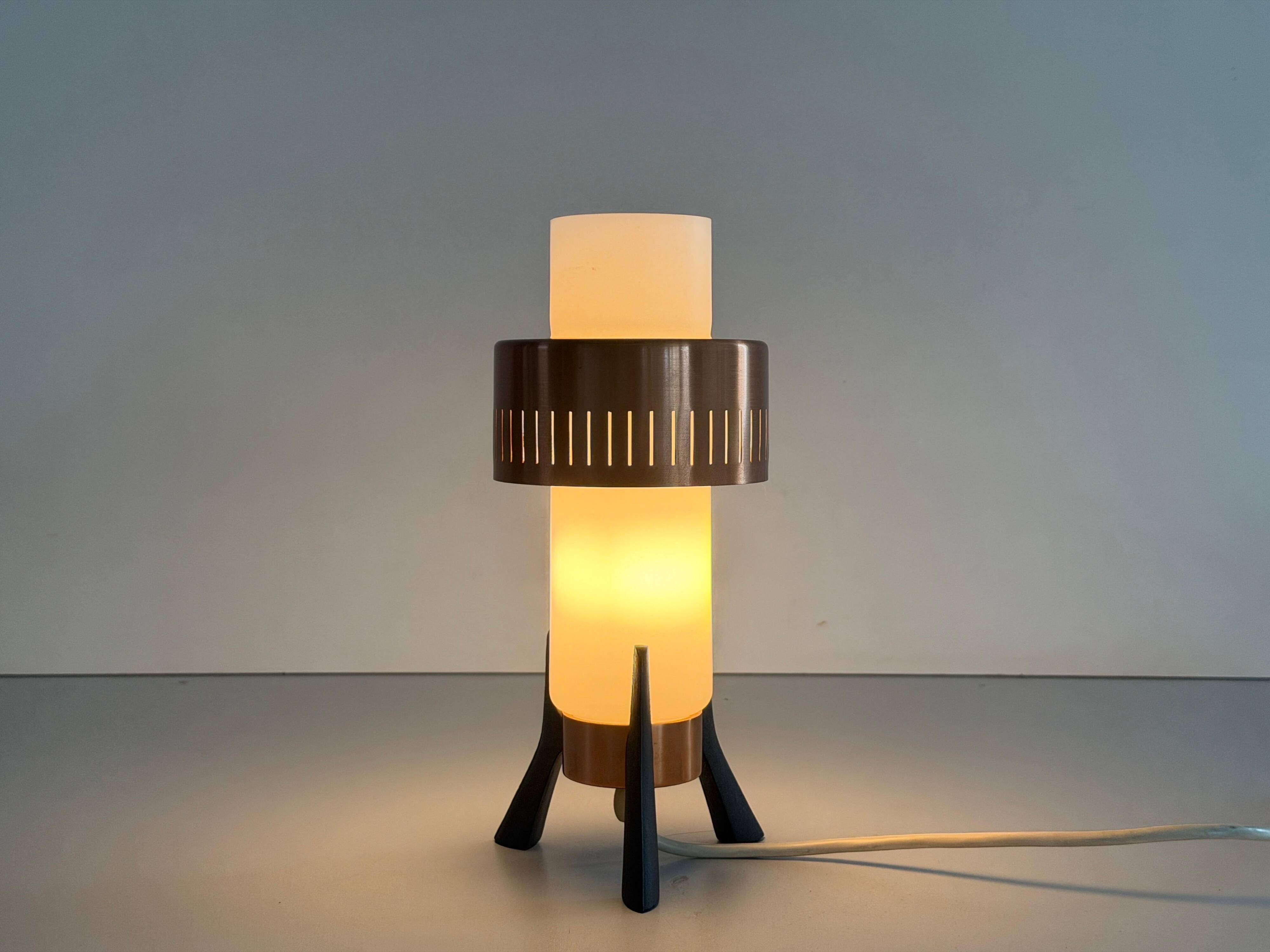 Simple table lamp in copper metal and opal glass, 1960s, Germany