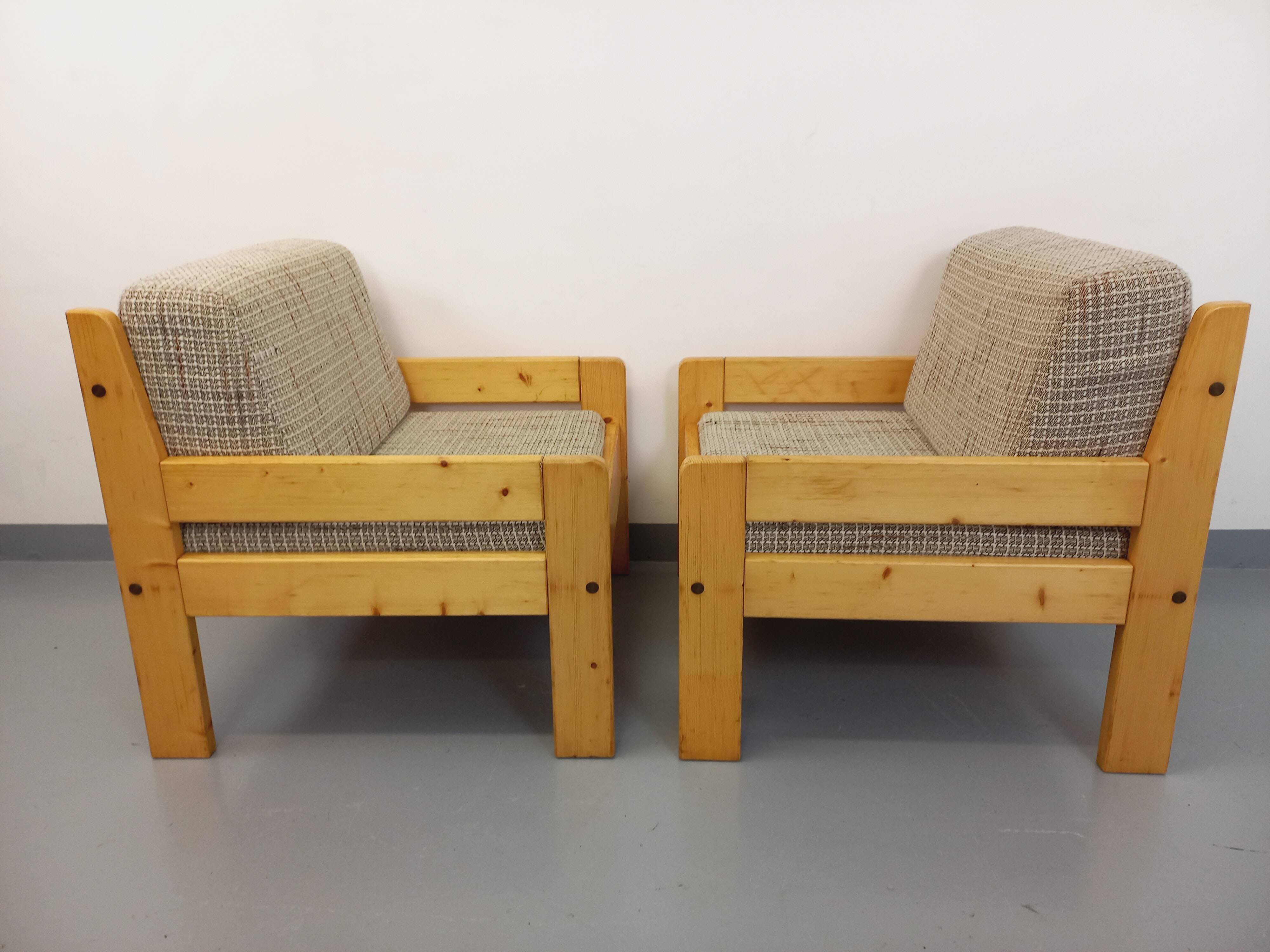 Set of 2 vintage fireside chairs in pine and fabric from the 70s