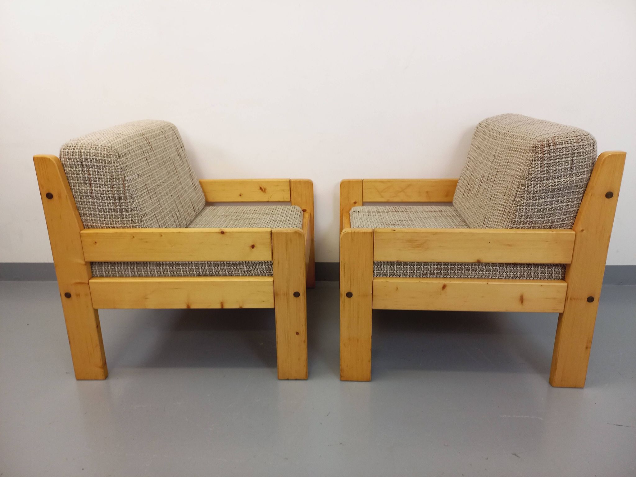 Set of 2 vintage fireside chairs in pine and fabric from the 70s