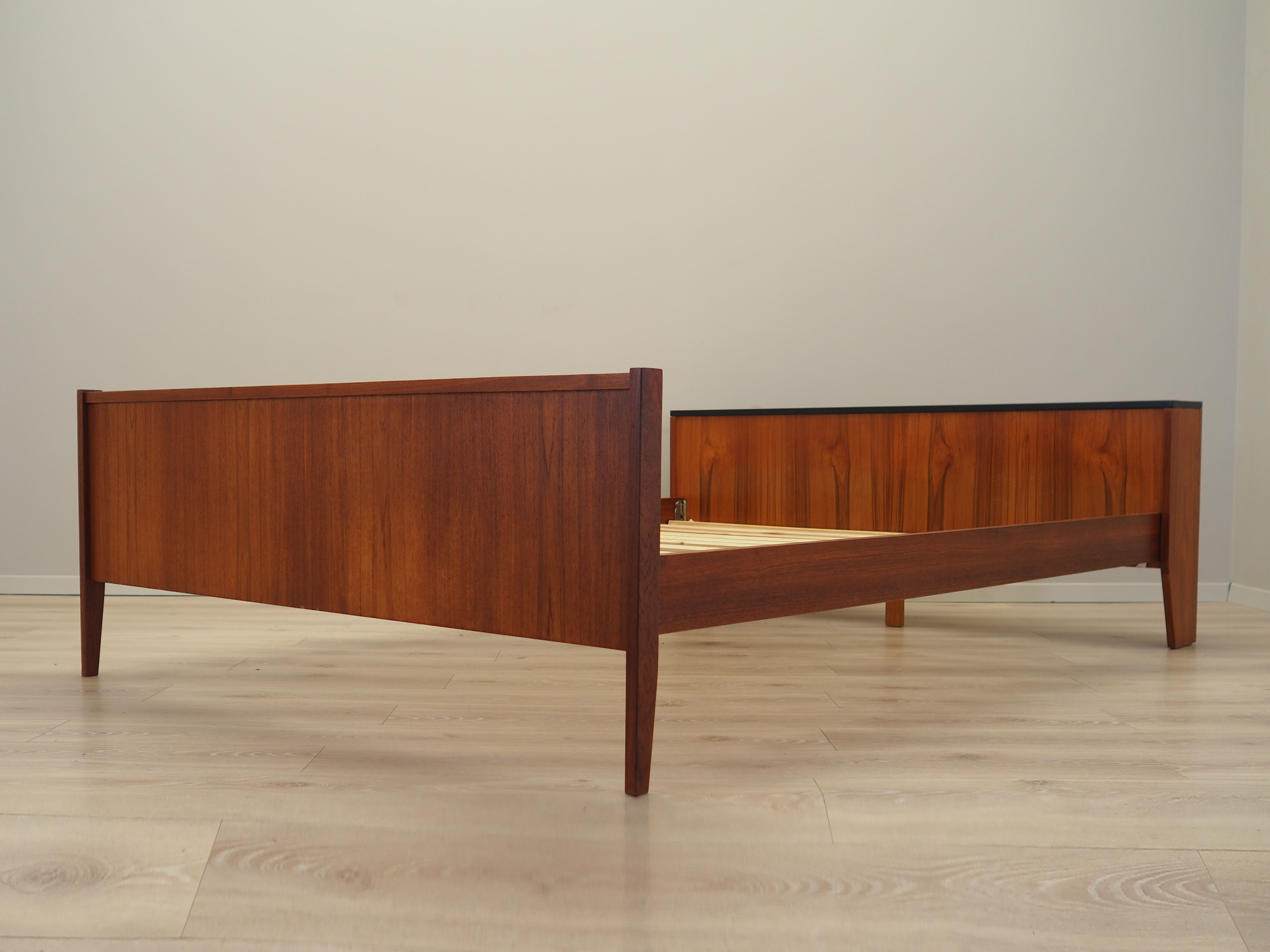 Lit en palissandre, design danois, années 1970, production: Danemark