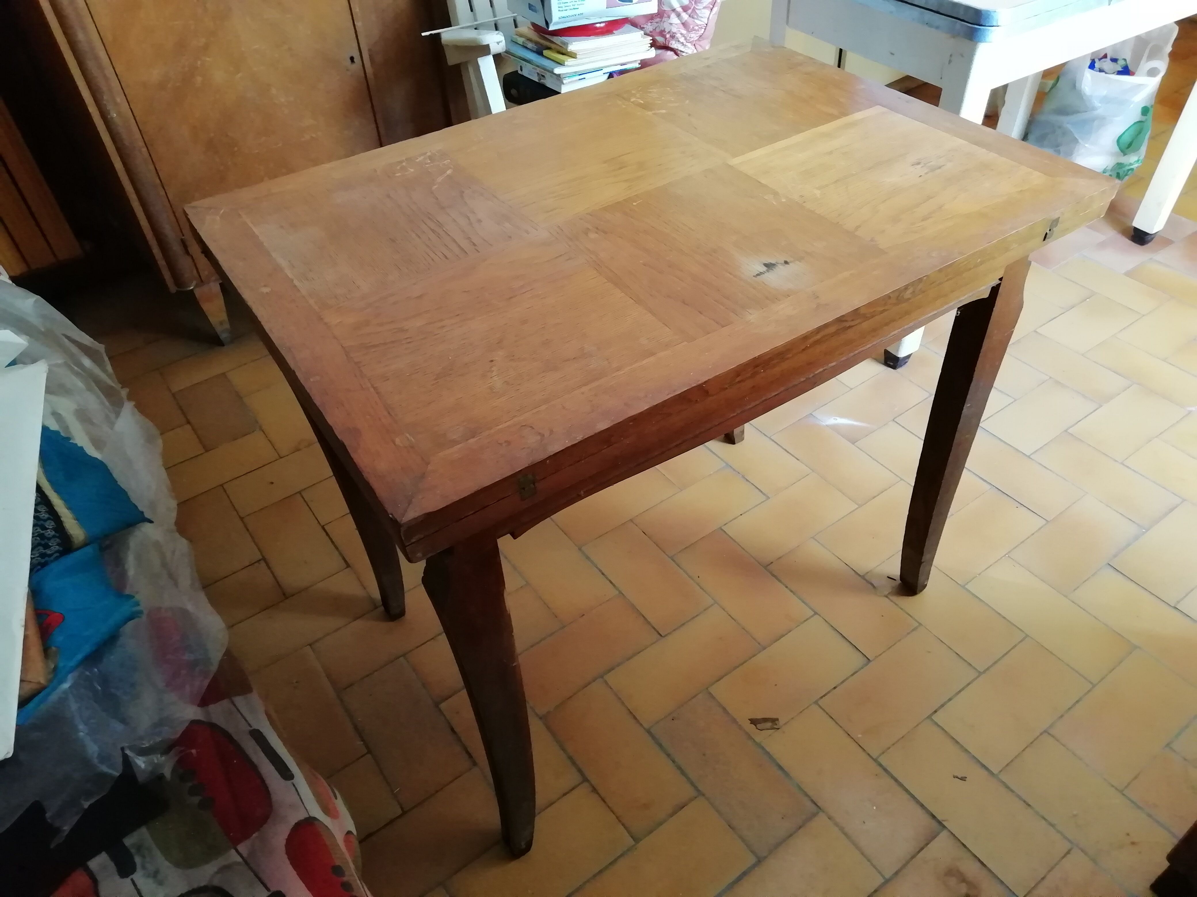 Vintage deployable table