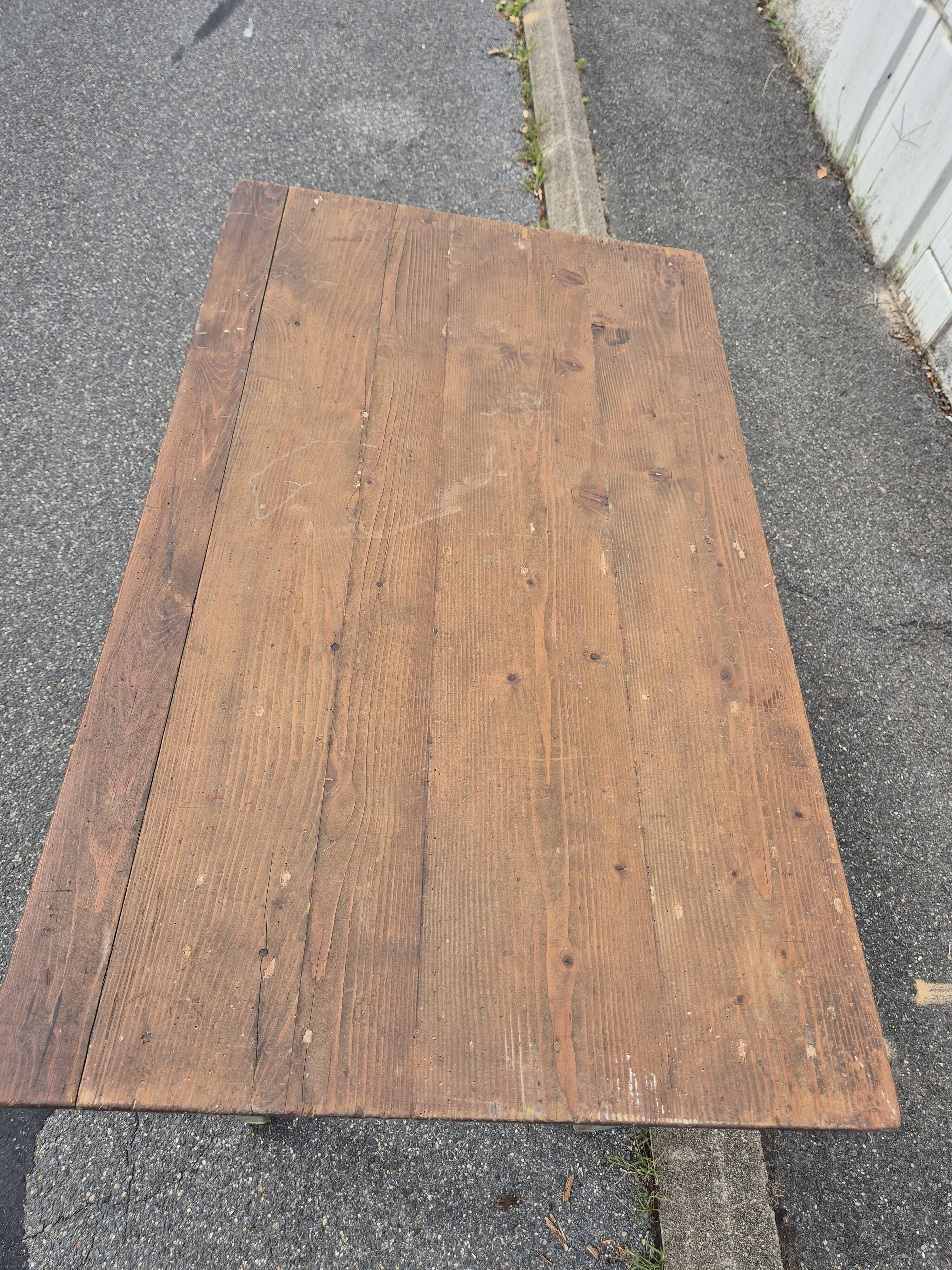 Table de ferme vintage plateau bois et bas vert, 2 tiroirs