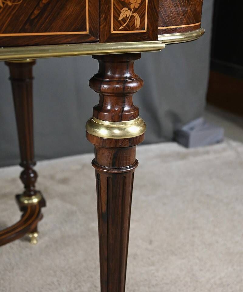 Middle table in rosewood veneer, Napoléon III period – 2nd half of the 19th century.