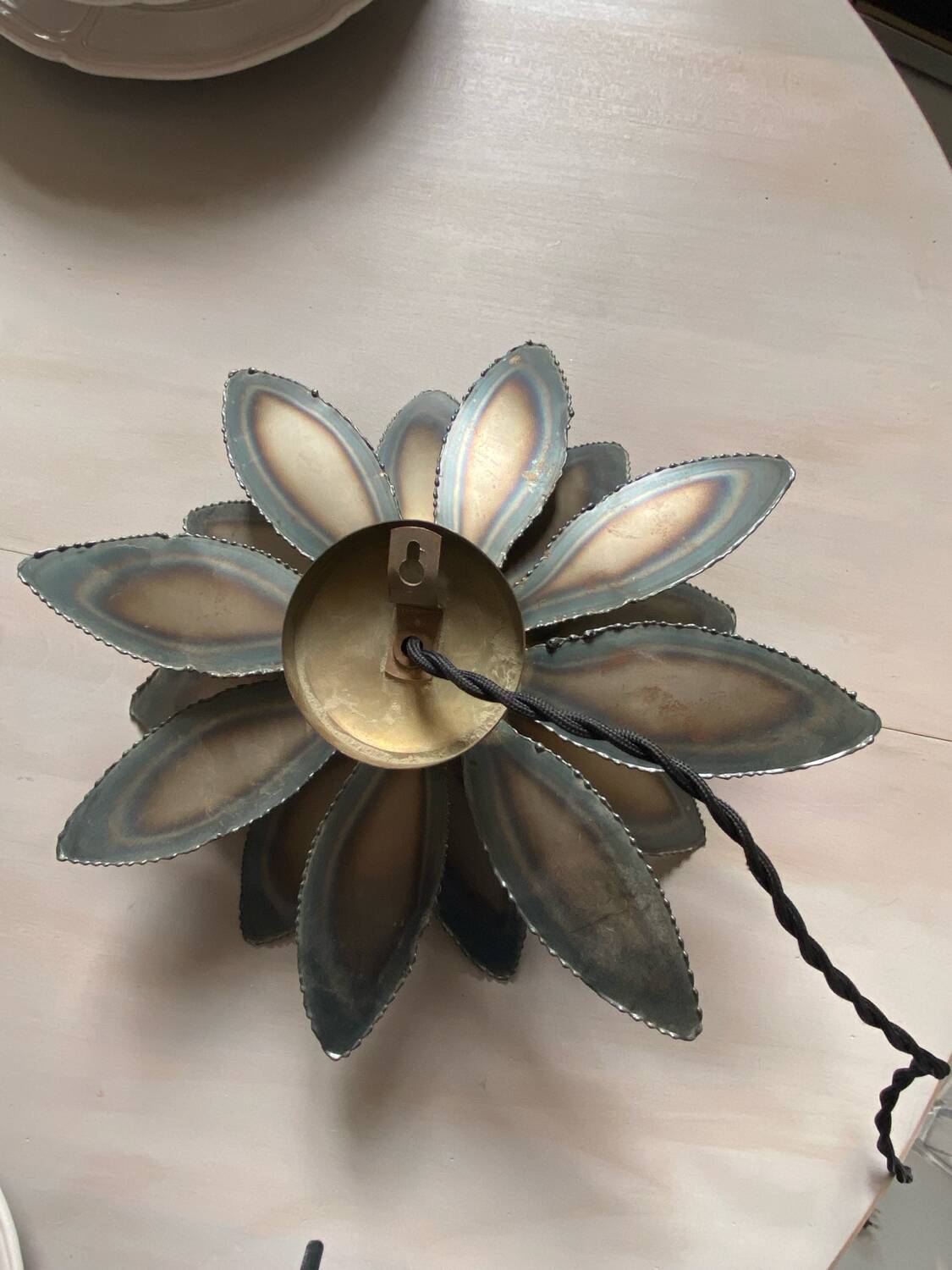 Metal flower wall light