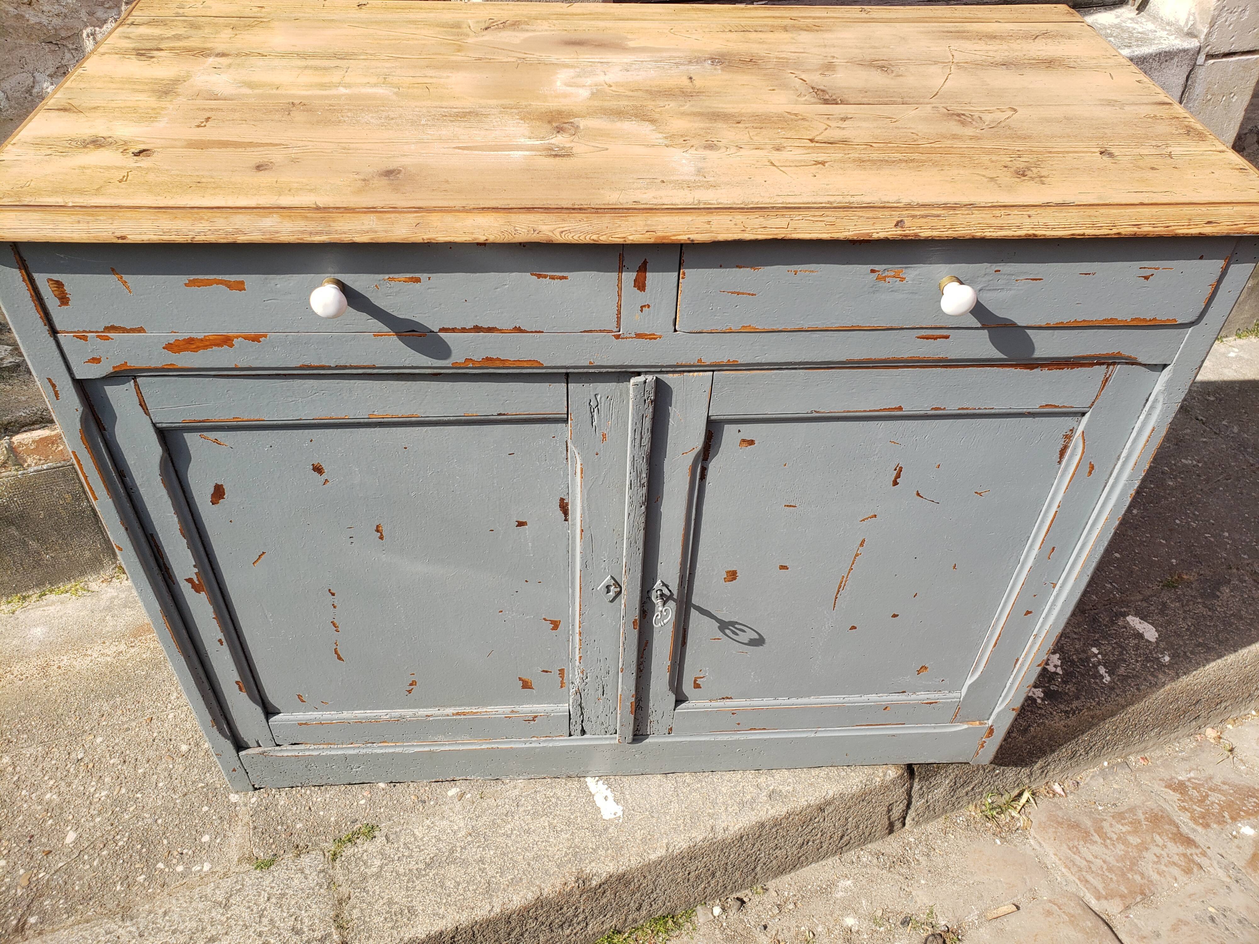 Slate and raw Parisian buffet