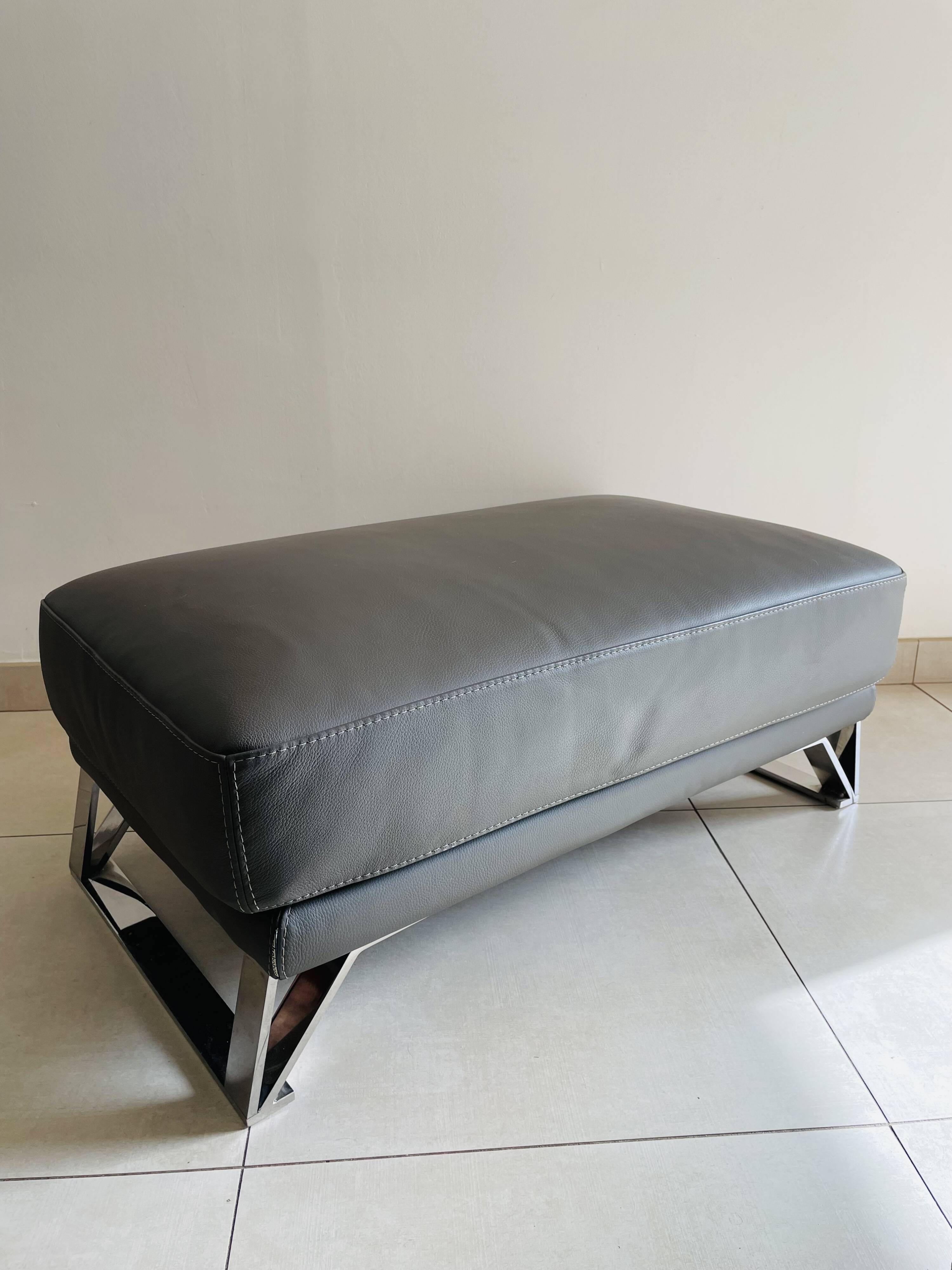 Large Roche Bobois leather pouf in gray color