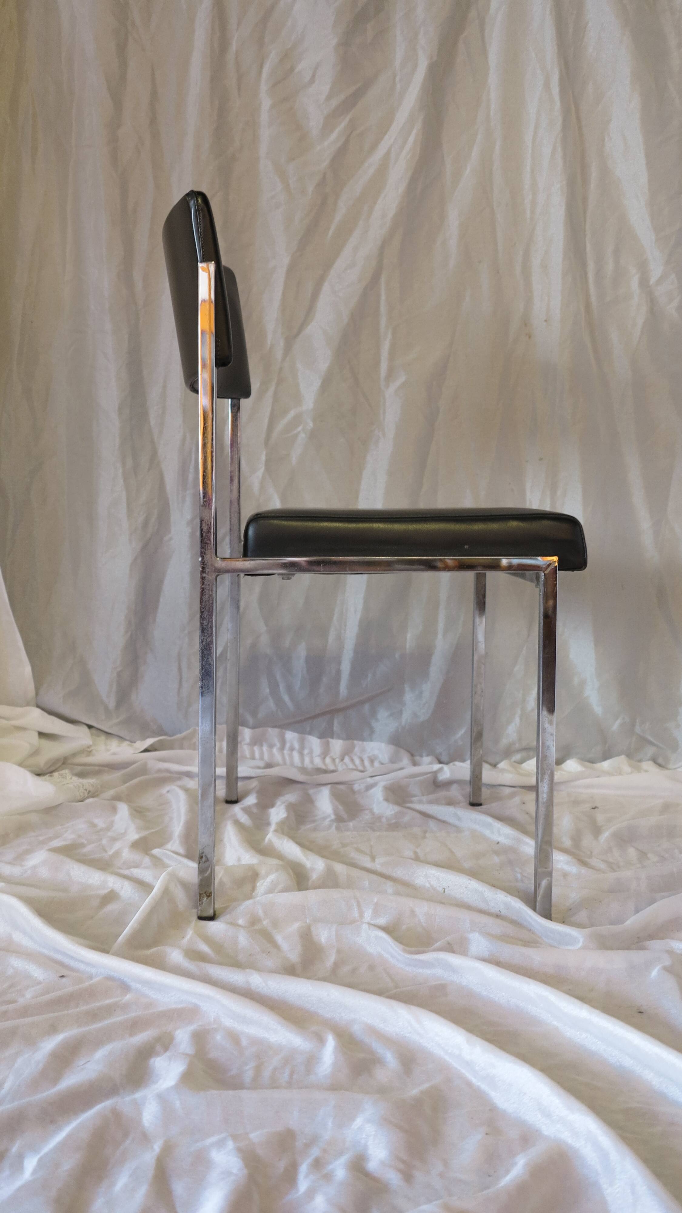 Modernist chair in chromed metal and black imitation leather