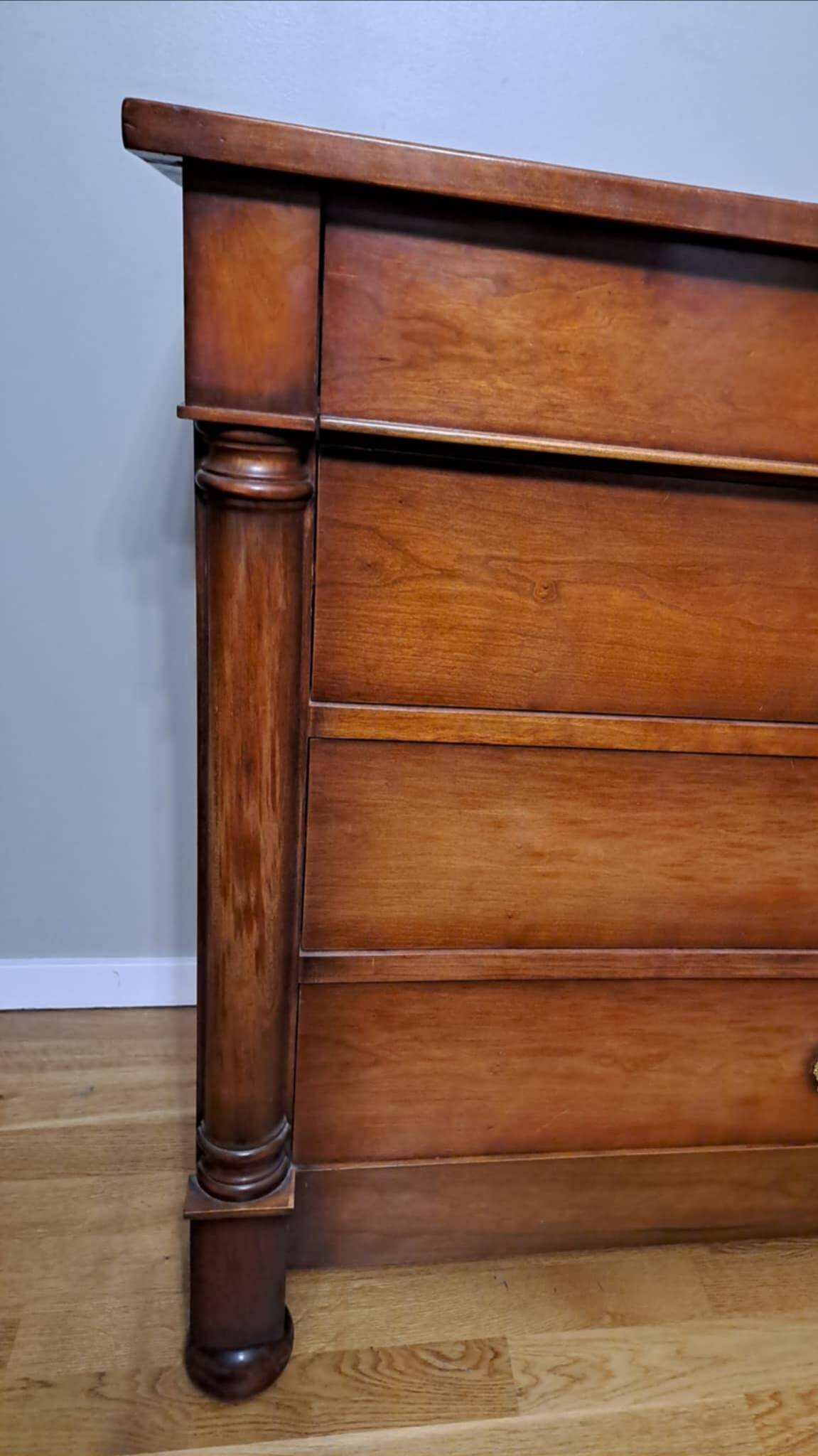 Mahogany chest of drawers