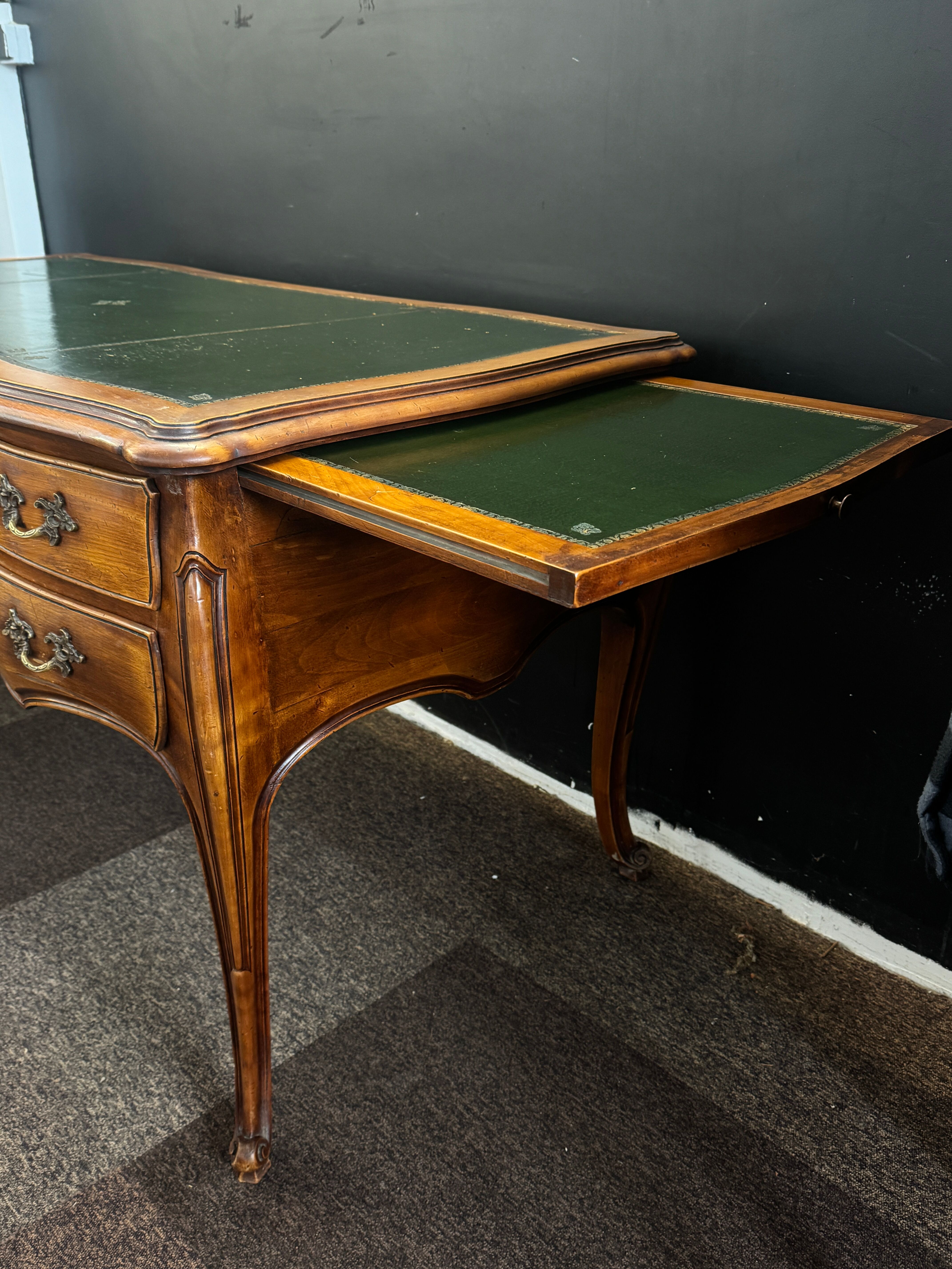 Curved desk in Louis XV style – 5 drawers