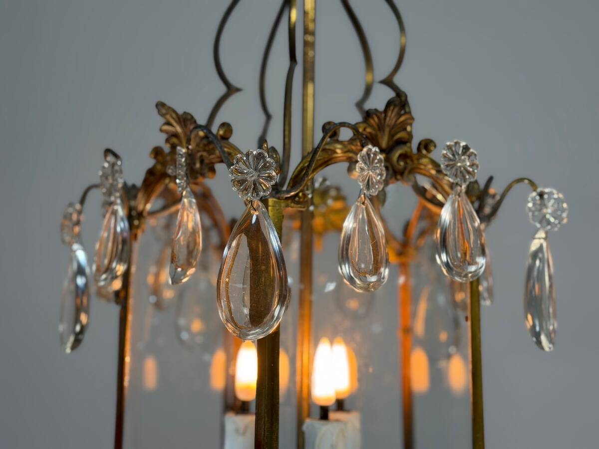 Louis XV style lantern in bronze with drop-shaped pendants, around 1900.