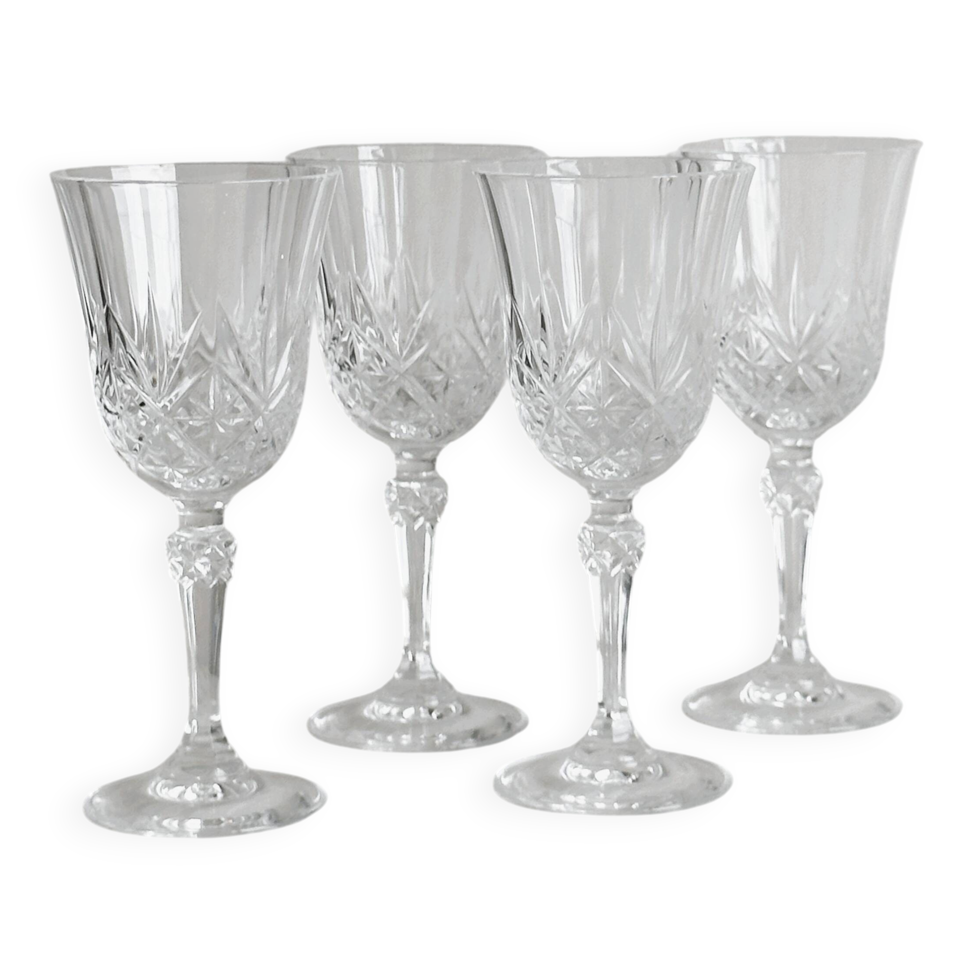 4 verres à vin en verre taillé vintage